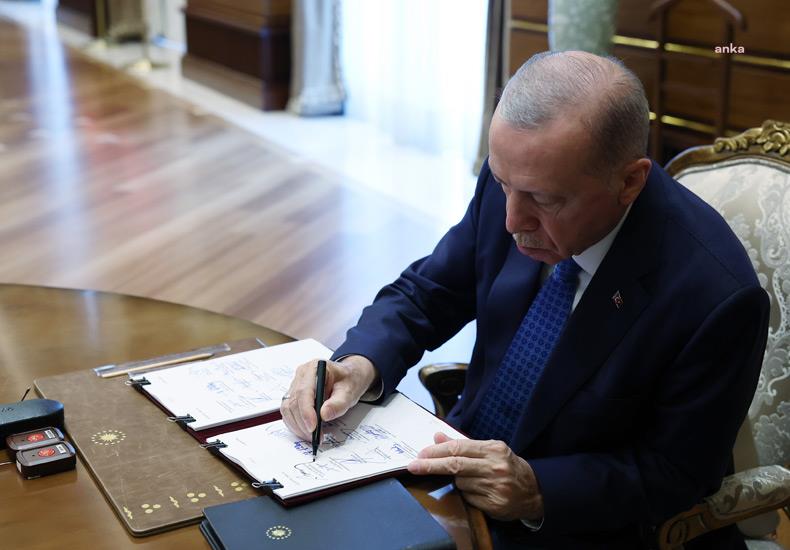 YAŞ kararları... Komuta kademesinde değişiklik yok, Deniz Kuvvetleri Komutanı Oramiral Tatlıoğlu'nun görev süresi 1 yıl uzatıldı