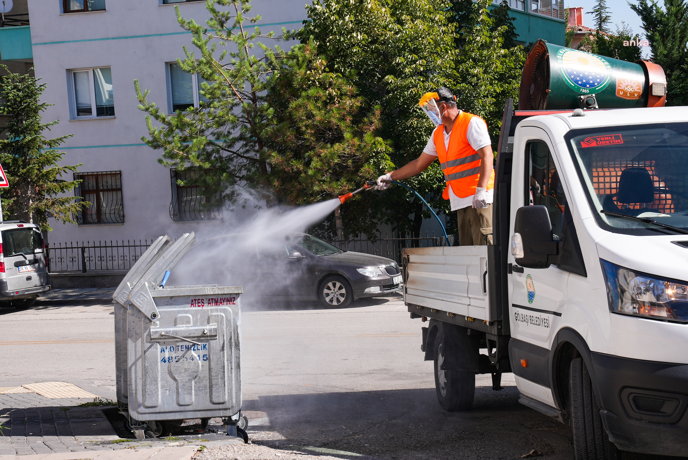 Gölbaşı Belediyesi ilaçlama çalışmalarını sürdürüyor