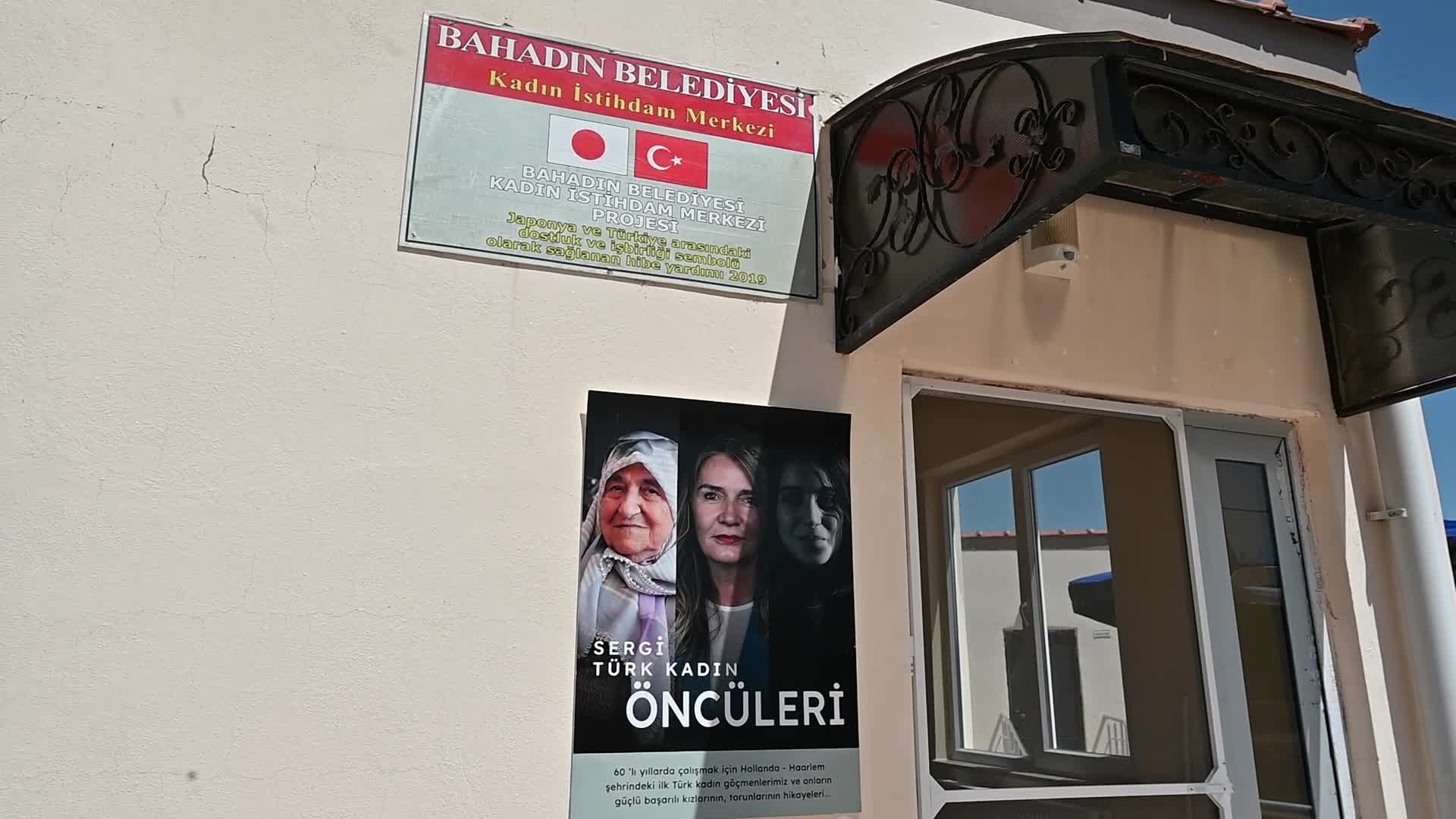 Yozgat’ta, 60 yıl önce Hollanda'ya giden Türk kadınları onuruna sergi açıldı, anıt dikildi