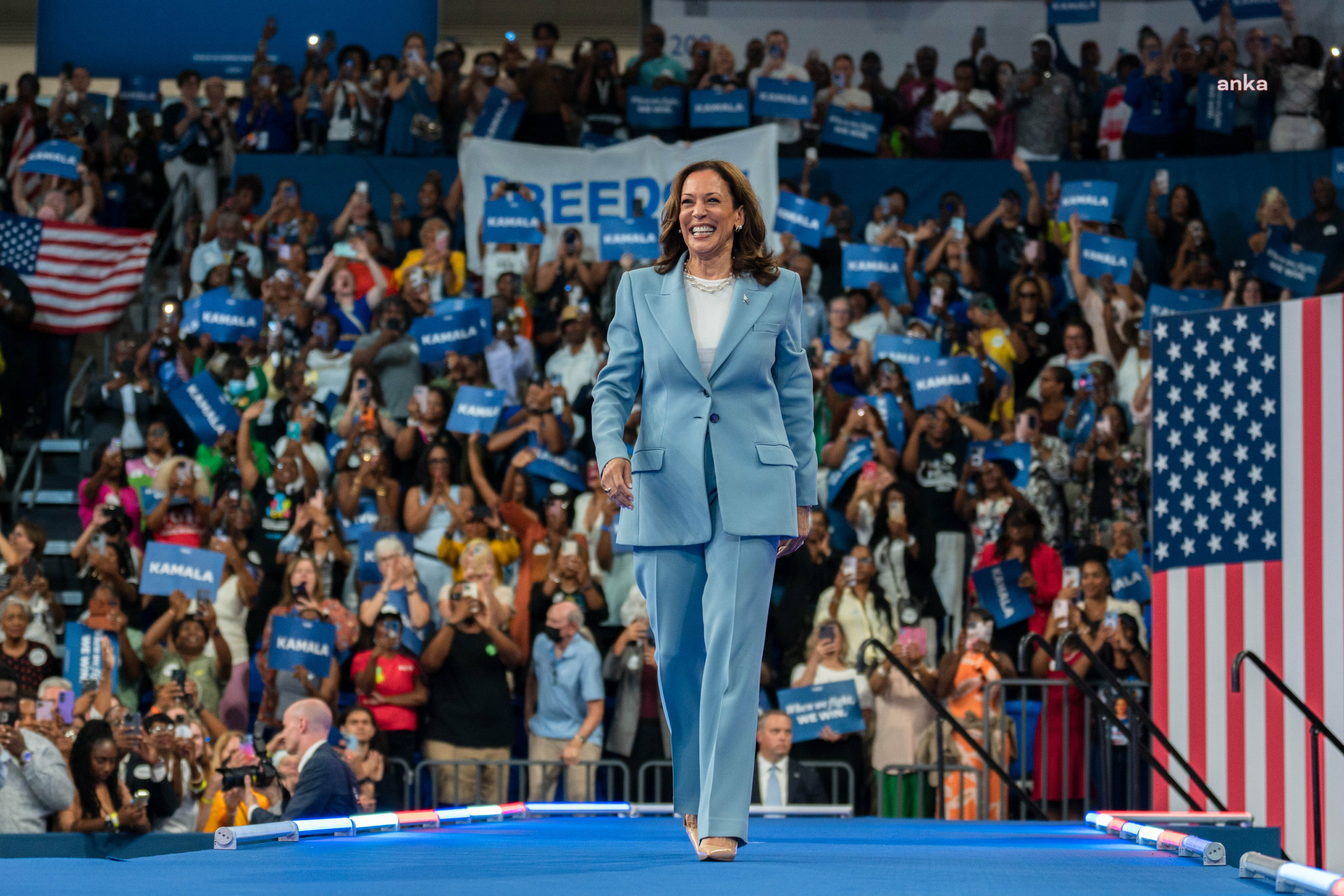 Demokrat delegelerden yeterli sayıda oy alan Kamala Harris’in başkan adaylığı kesinleşti