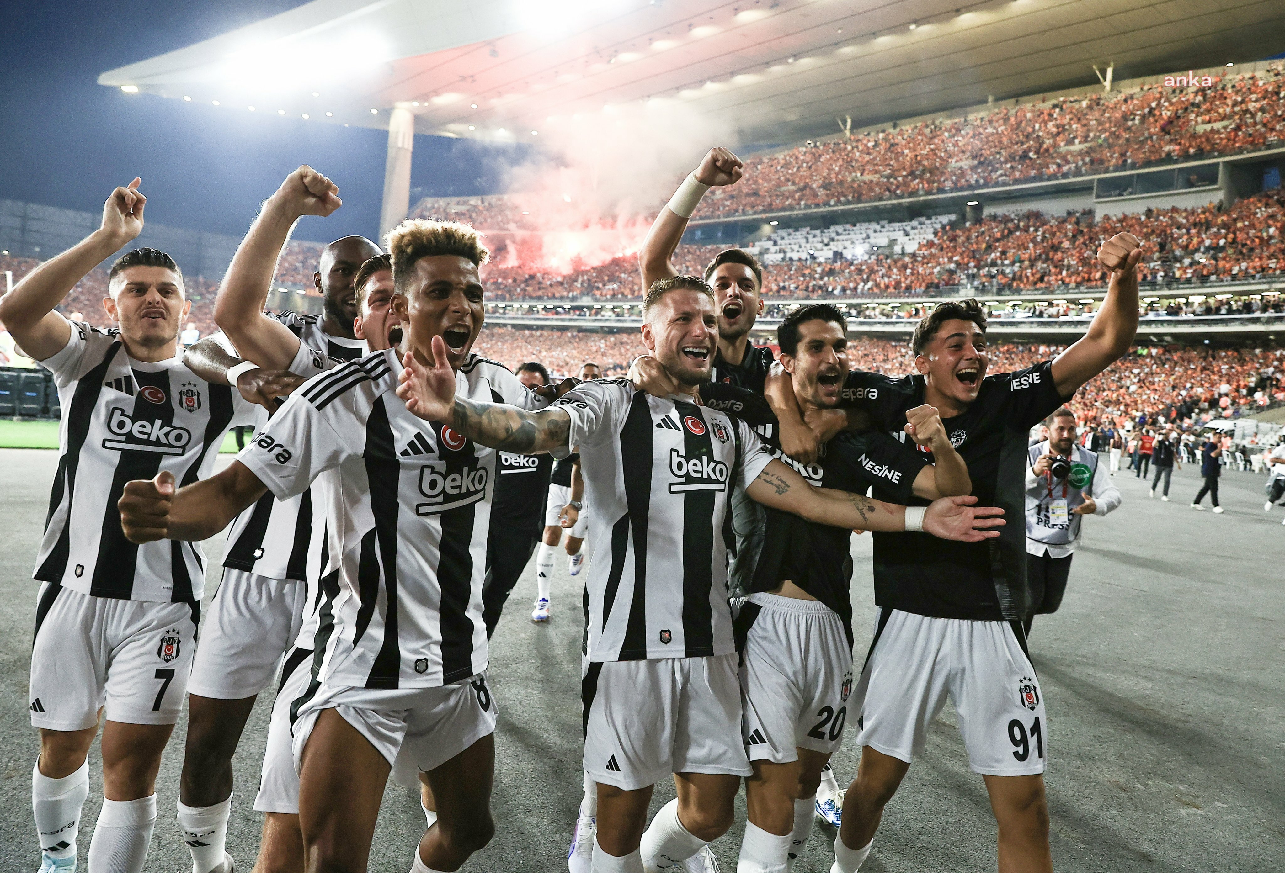 Sezonun ilk derbisini ve Süper Kupayı Beşiktaş kazandı