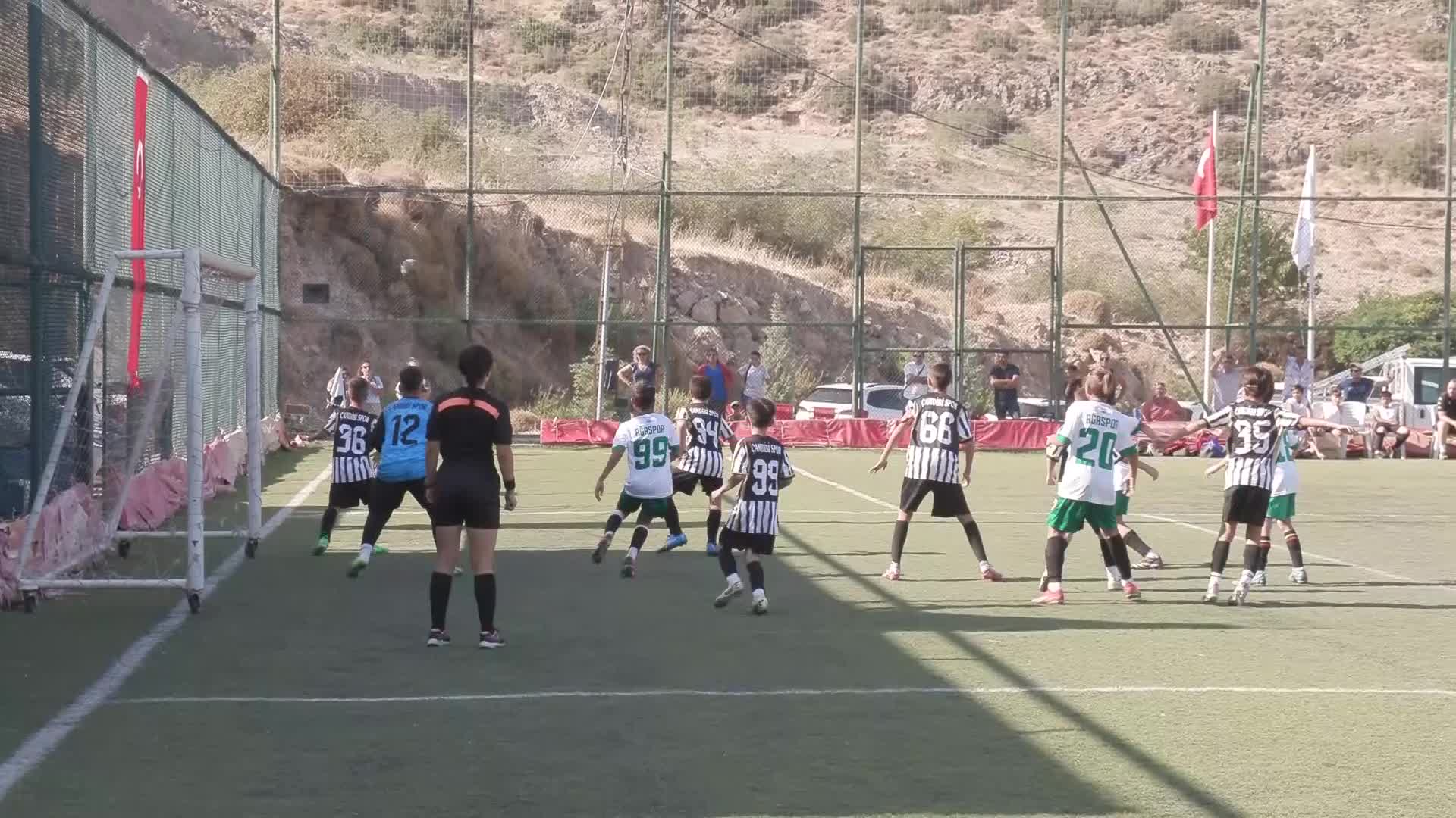Bayraklı’daki futbol turnuvasında muhteşem final