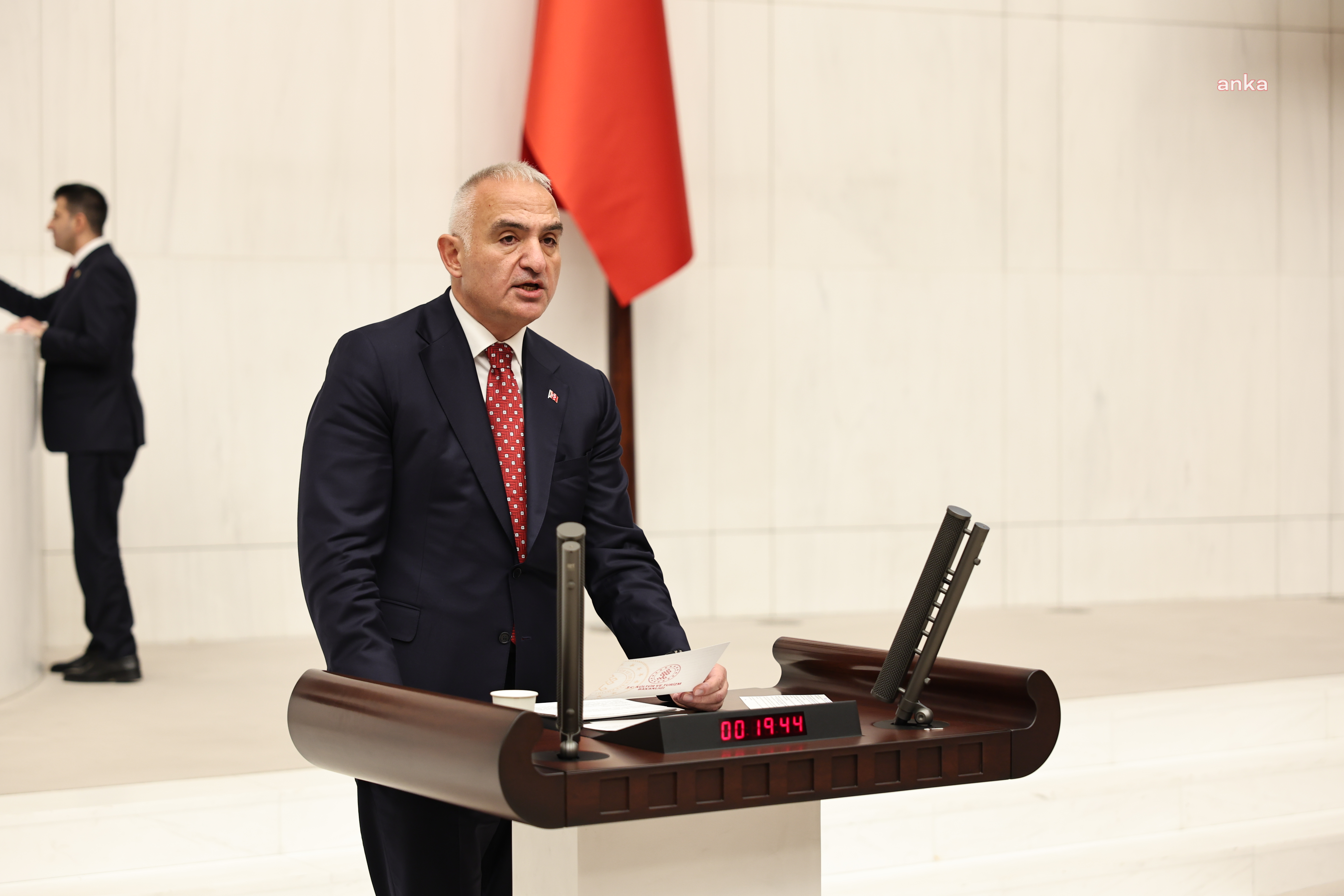 Mehmet Nuri Ersoy: Antalya'ya dün gelen 104 bin turistle günlük dış hat yolcu rekorunu kırdık
