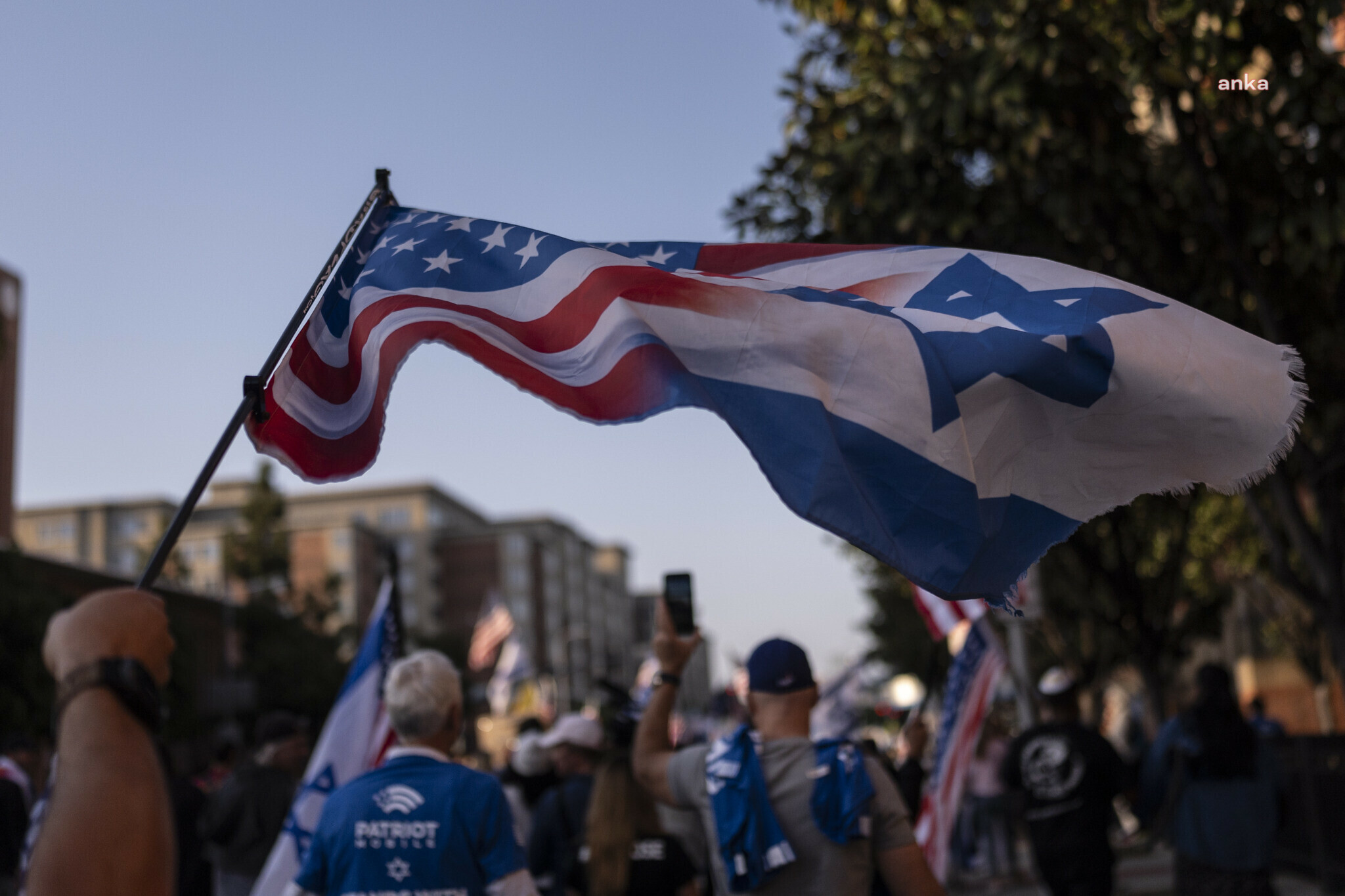 İsrail hükümetine içeriden ve dışarıdan tepkiler büyüyor... Biden, Netanyahu’yu “bölgesel savaş” tehdidi konusunda uyarırken; binlerce İsrailli, hükümeti protesto etti