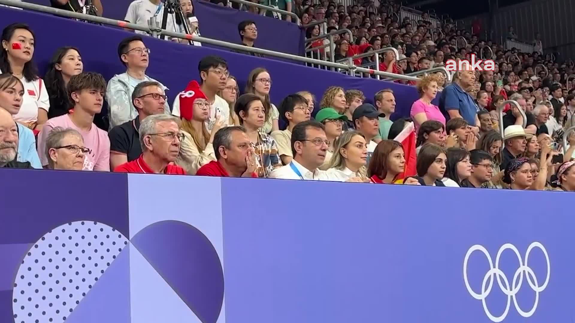 Paris’te büyük buluşma... CHP Genel Başkanı Özel, İBB Başkanı İmamoğlu ve ABB Başkanı Yavaş, Kadın Voleybol Milli Takımı maçını birlikte izliyor