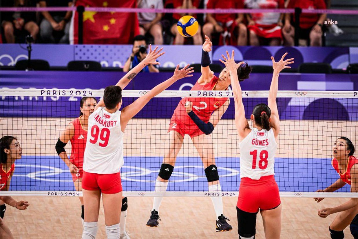 Paris 2024 Olimpiyat Oyunları'nda nefes kesen karşılaşma... Filenin Sultanları, Çin'i 3-2 yenerek olimpiyat tarihinde ilk kez yarı finale yükseldi