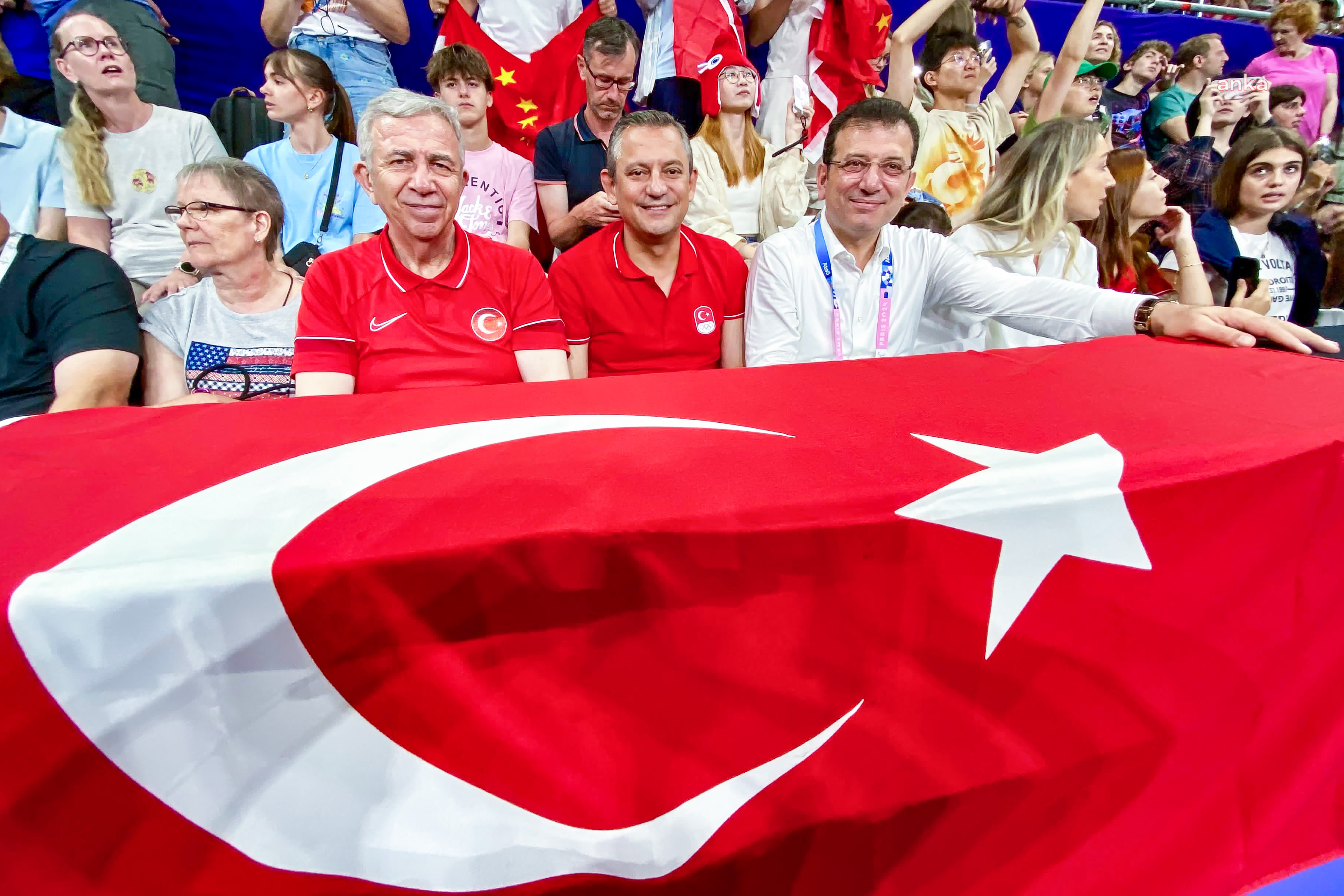 Özel, İmamoğlu ve Yavaş’tan A Milli Kadın Voleybol Takımı’na tebrik mesajları: “Yürüyoruz şampiyonluğa. Ayağımız uğurlu geldi”