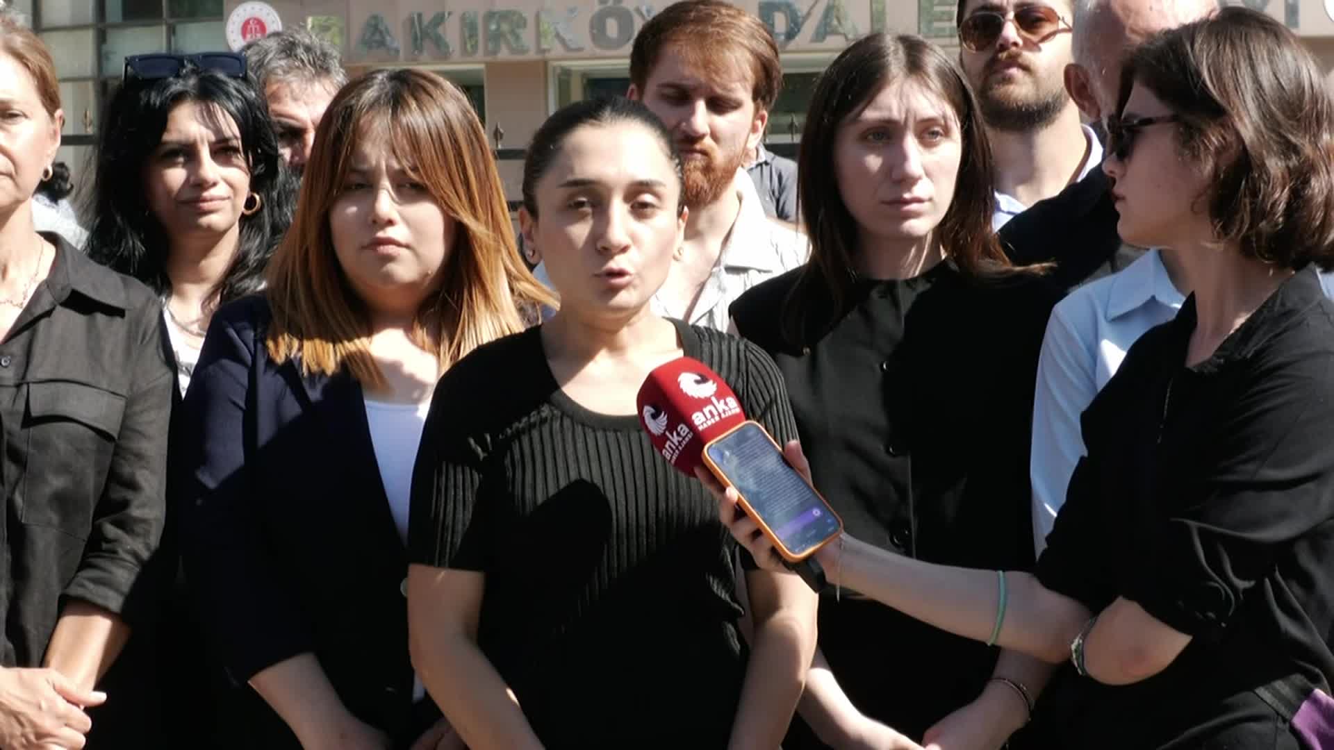 Sokak çetelerinin çatışmasında arada kalarak ölen CHP'li Burak Kan'ın yakınları: "İnstagram yasaklarıyla uğraşacağınıza sokakları güvenli hale getirin"
