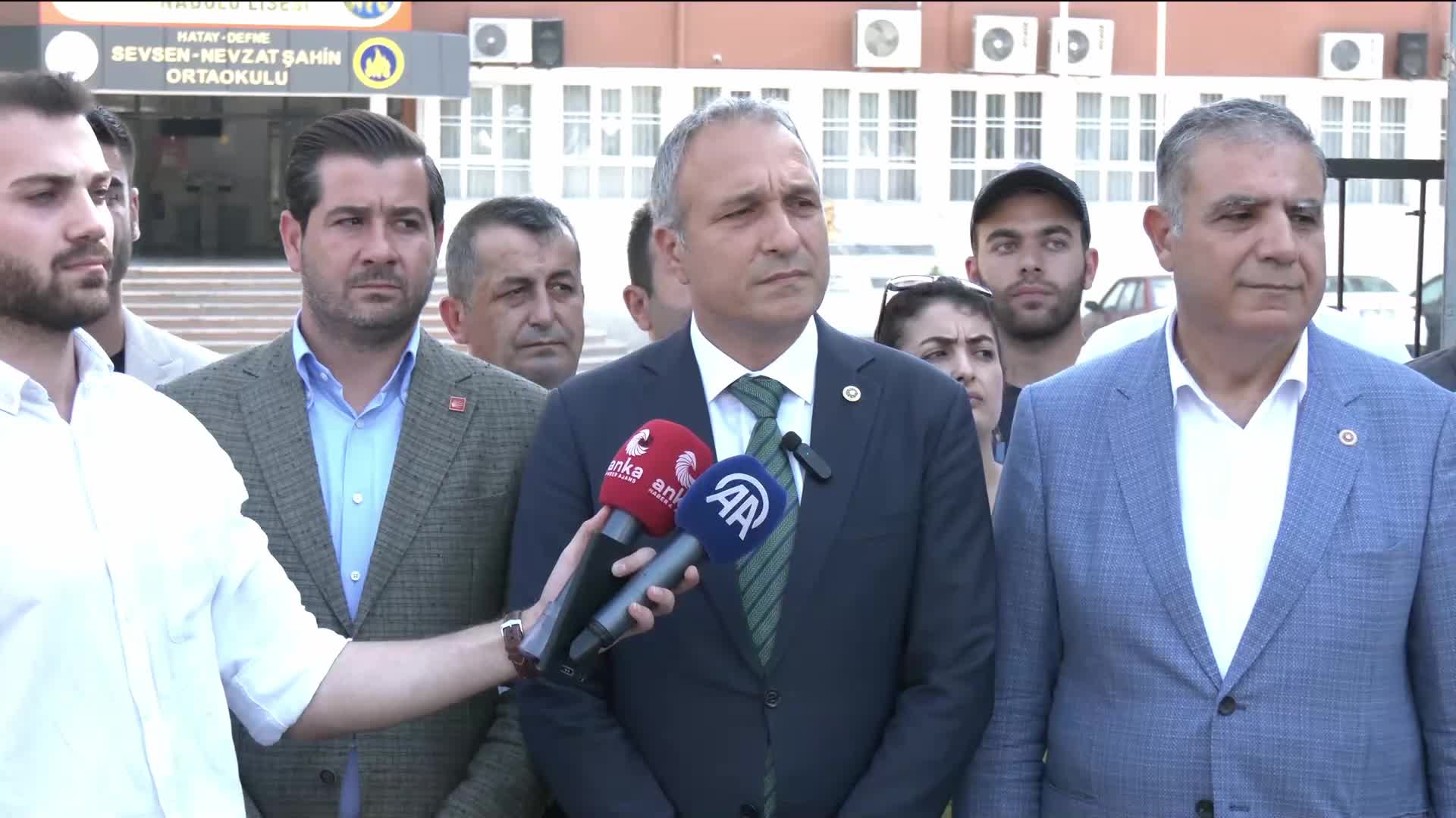 CHP, "Eğitim Buluşmaları" kapsamında Hatay'da... Özçağdaş, "210 okul yıkılmış ama 18 ayın sonunda yaptırılmış bir tek okul yok"