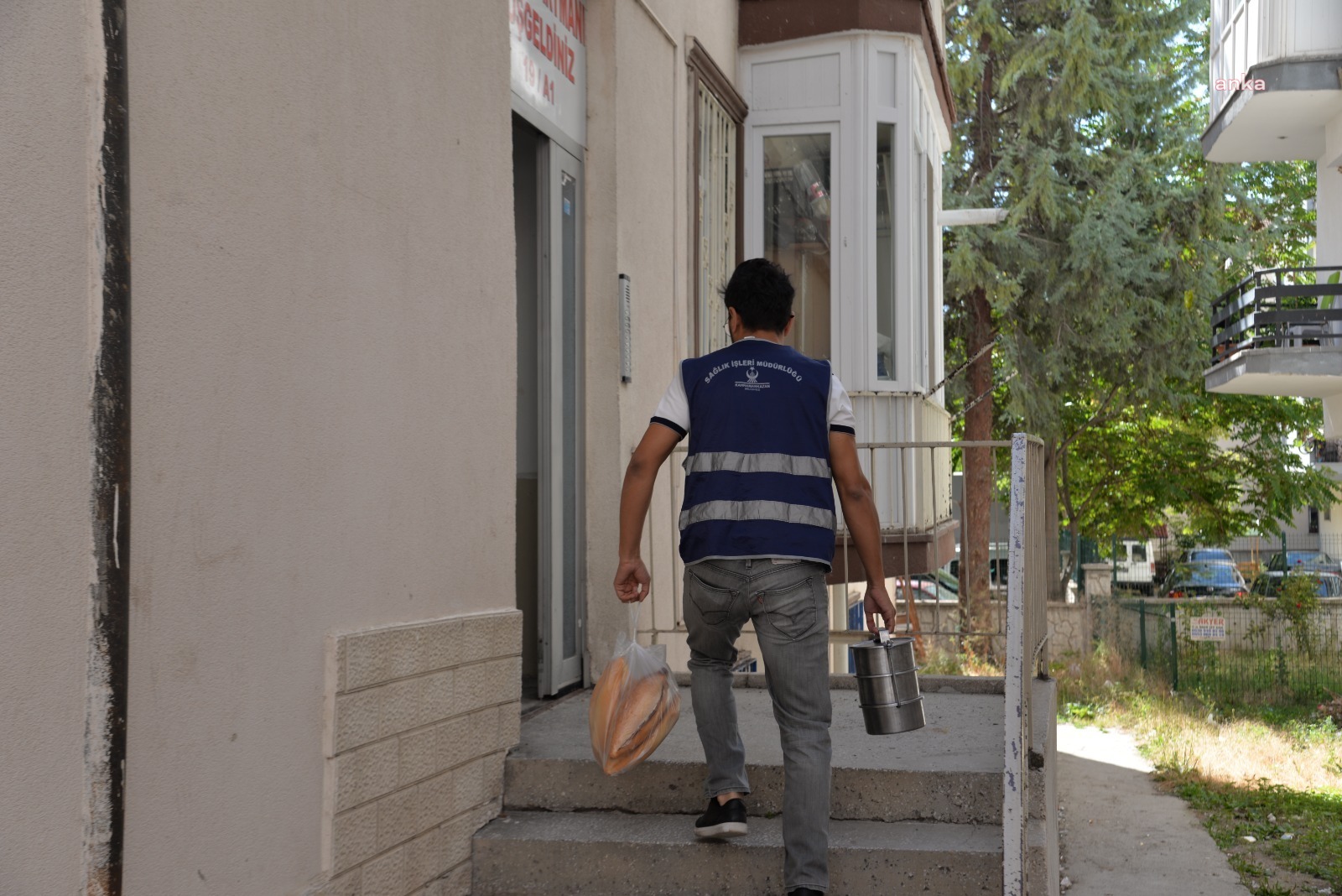 Kahramankazan Belediyesi'nden ihtiyaç sahiplerine sıcak yemek hizmeti