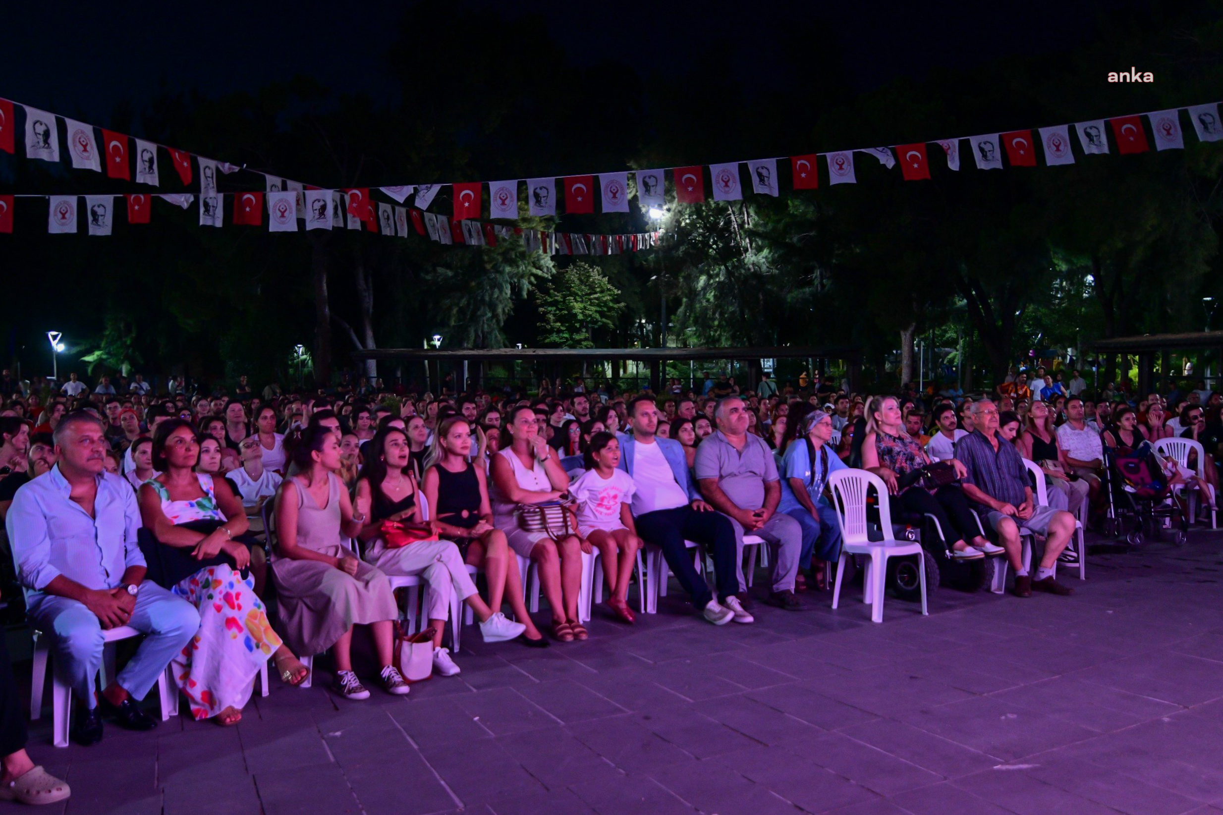Bornovalılar, Filenin Sultanları'nı beraber destekledi