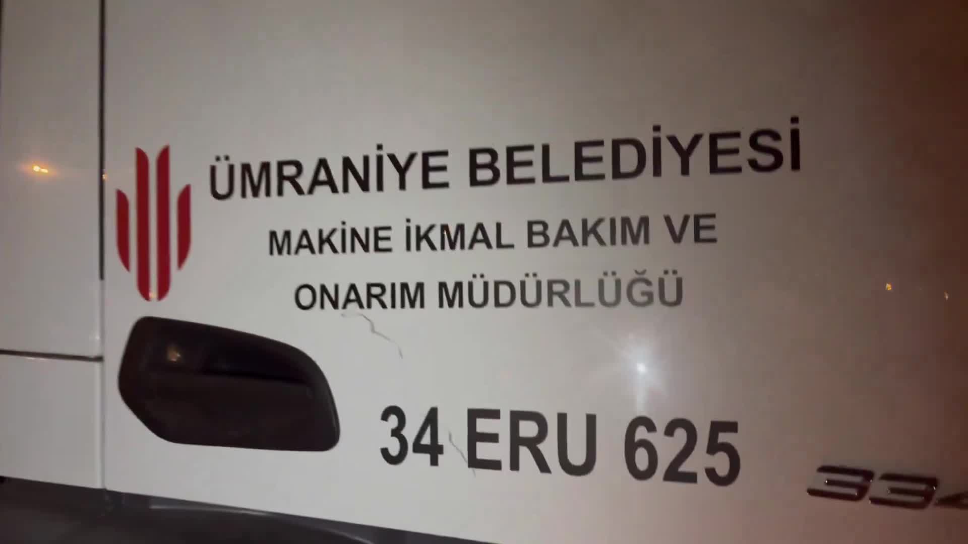 Ümraniye'de gece yarısı ağaç kıyımına CHP'liler engel oldu