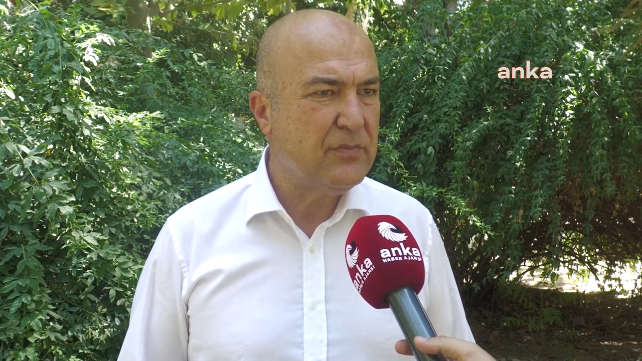 CHP'li Bakan'dan Menemen'de ihalesi yapılmadan bir arsaya "Torunlar GYO Proje Alanı" yazılı levha dikilmesine tepki: İş üstünde yakalandılar