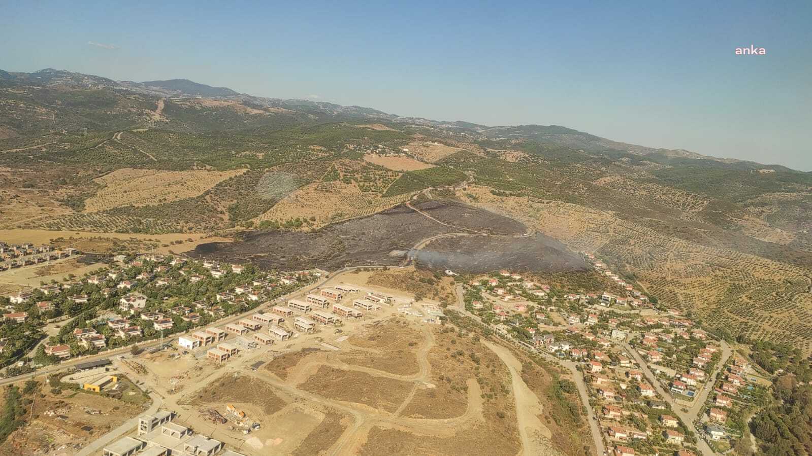 İzmir'in Urla ilçesinde çıkan orman yangını kontrol altına alındı