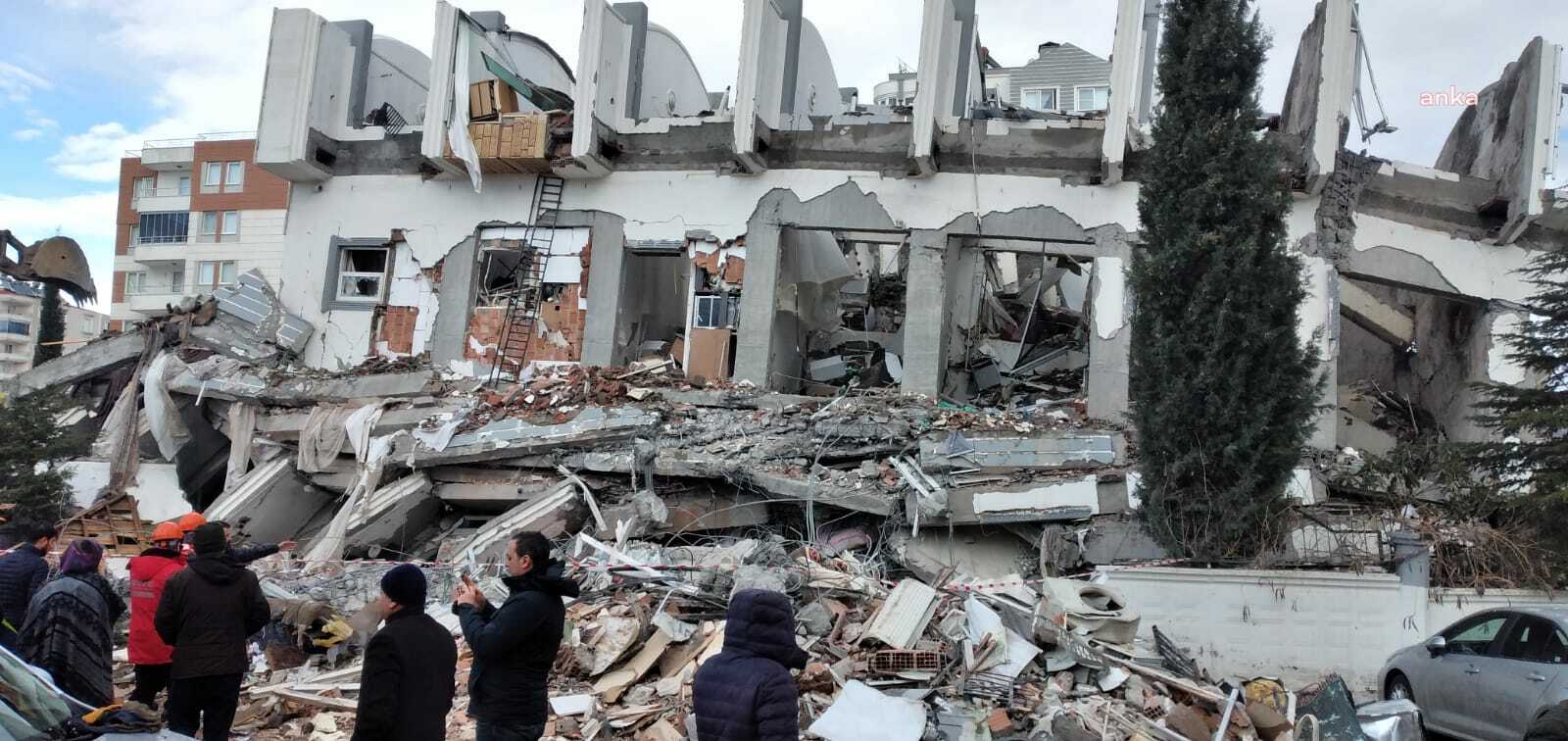 Depremde 65 kişinin öldüğü Sueda Kent Sitesi dosyasında tutuklu sanık yok... Mağdurlar tepkili: "Türkiye’de adalet diye bir şey yok"