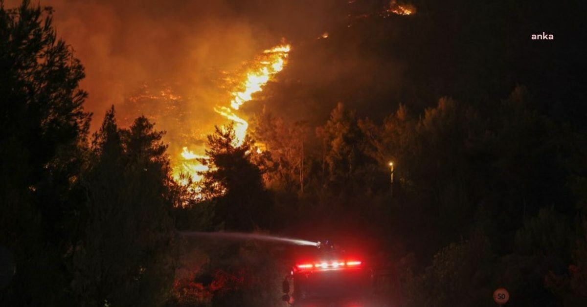 Yunanistan'da orman yangını: Atina yakınlarındaki köy ve kasabalar tahliye ediliyor