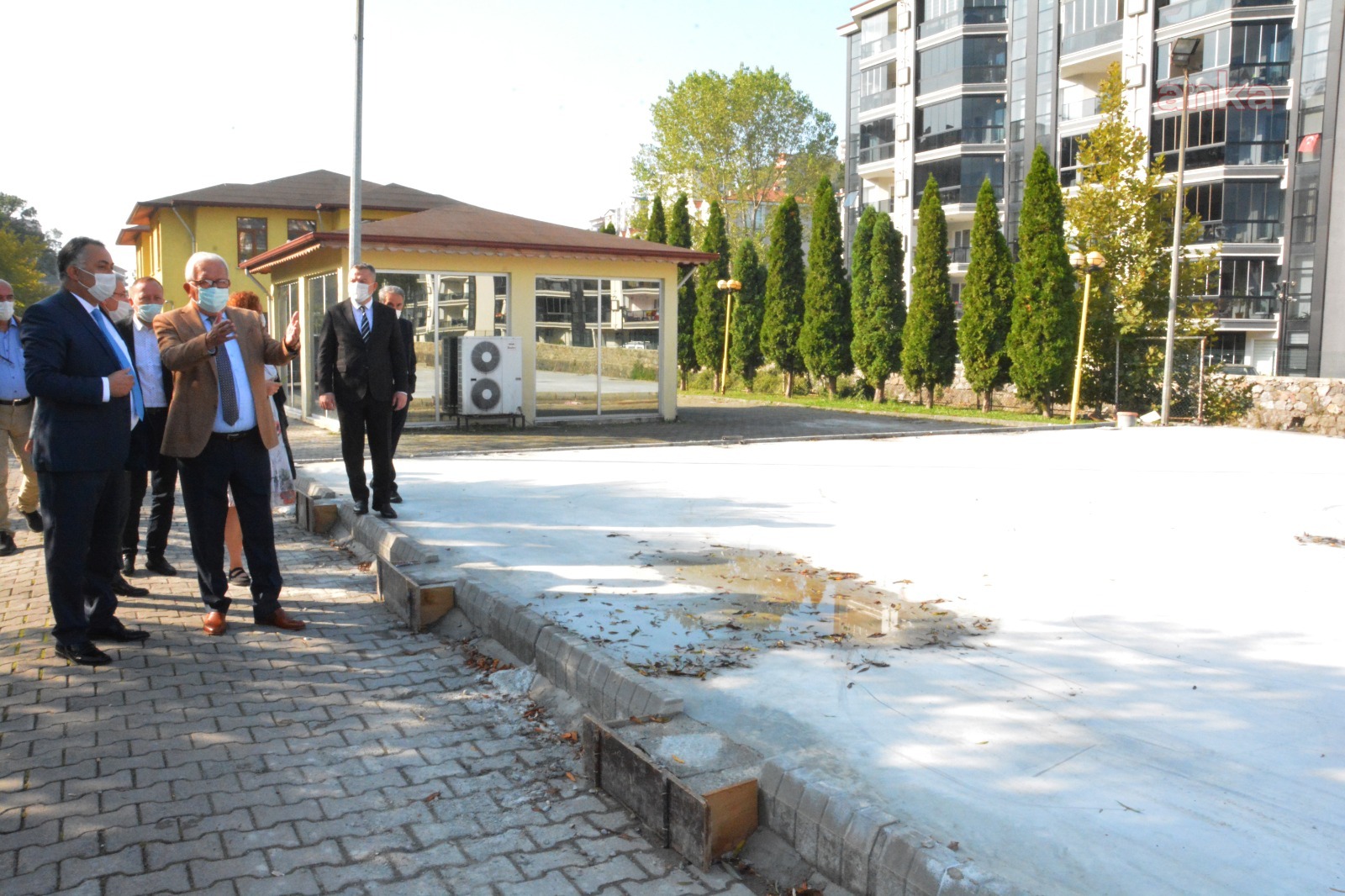 KDZ.EREĞLİ BELEDİYESİ, GENÇLER İÇİN HALI SAHA YAPIYOR
