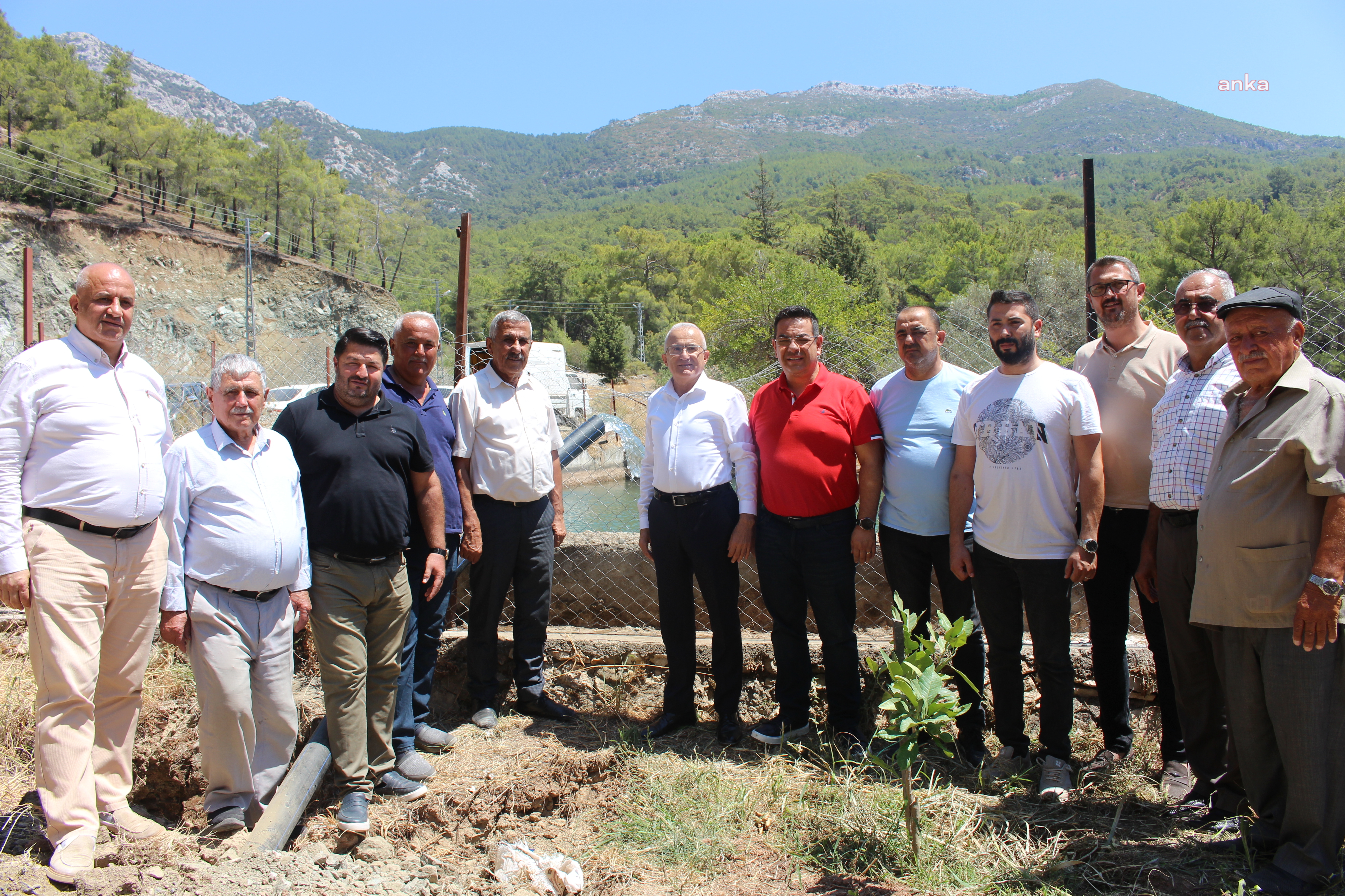 Antalya Büyükşehir’den Mavikentli çiftçilere sulama desteği