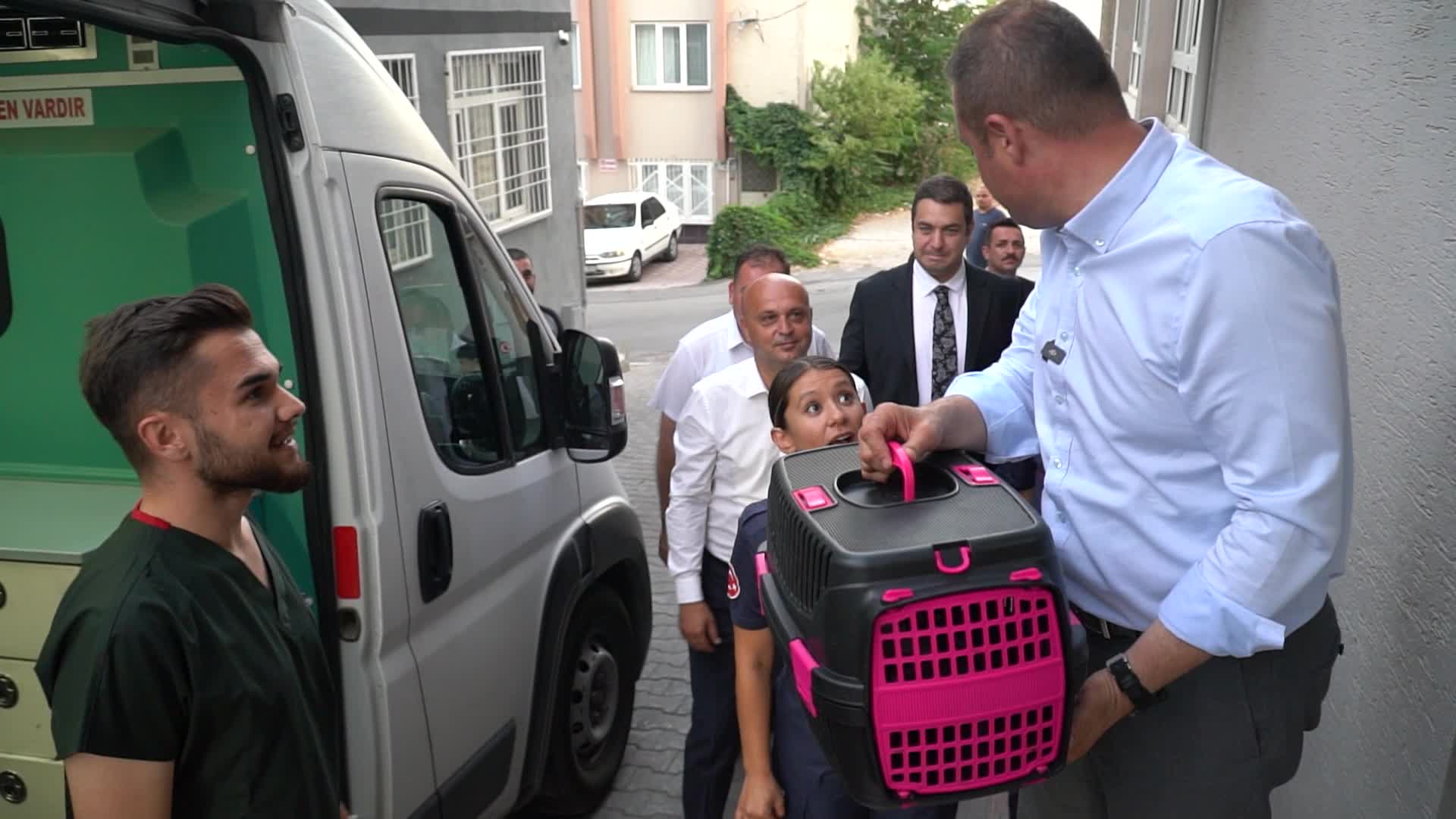 Balıkesir Büyükşehir Belediyesi, yangından kurtardığı kedinin tedavisini tamamladı