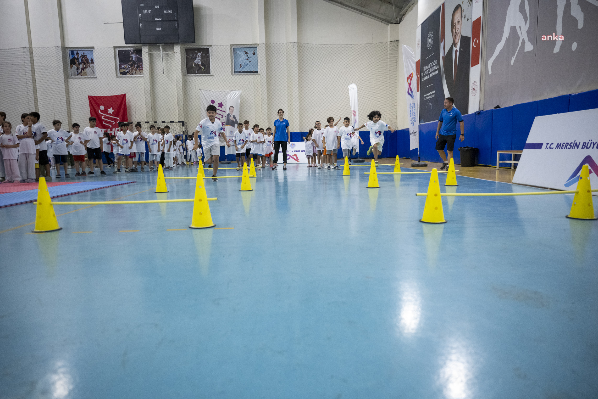Mersin Büyükşehir'in 'Sporbüs'ü ile sporla tanışmayan çocuk kalmayacak