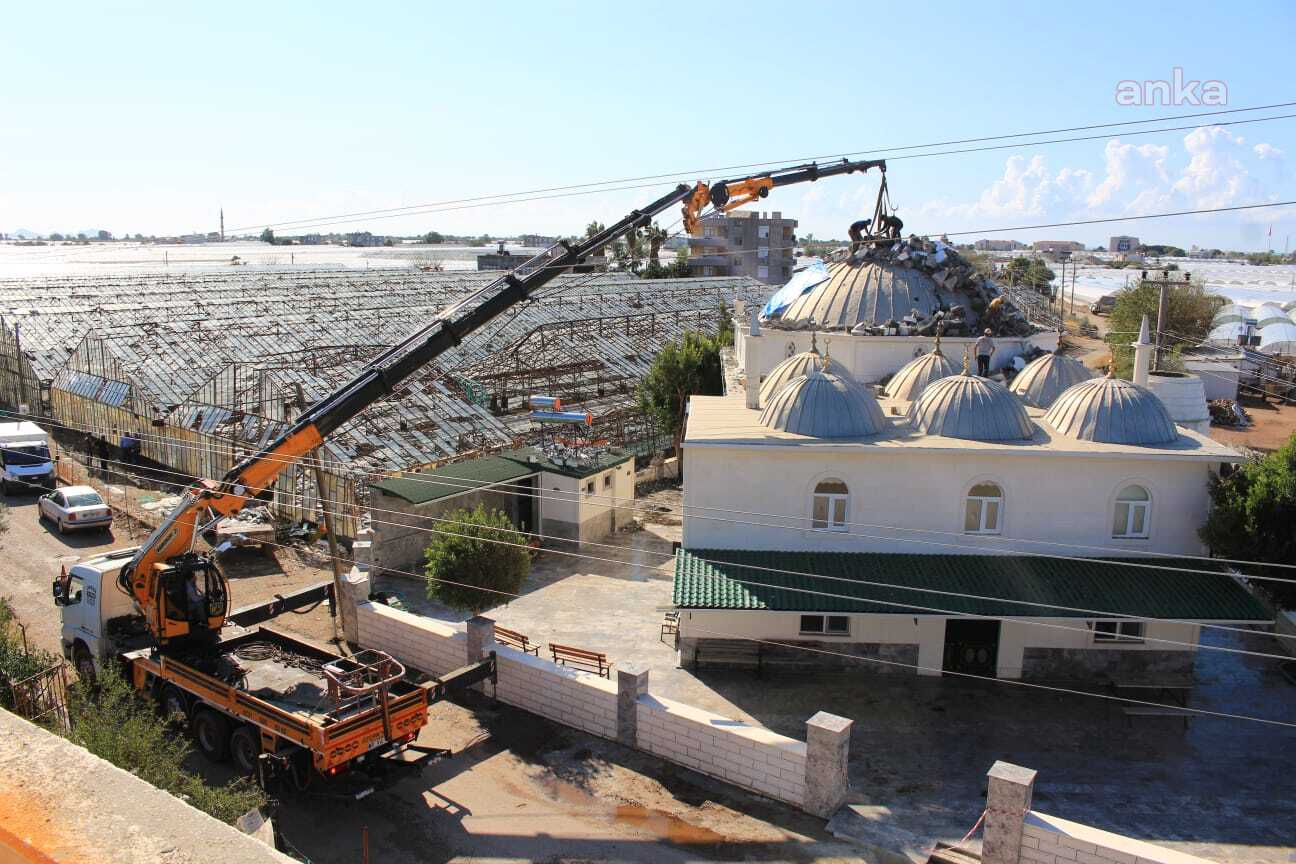 KUMLUCA'DA FIRTINANIN İZLERİ SİLİNİYOR