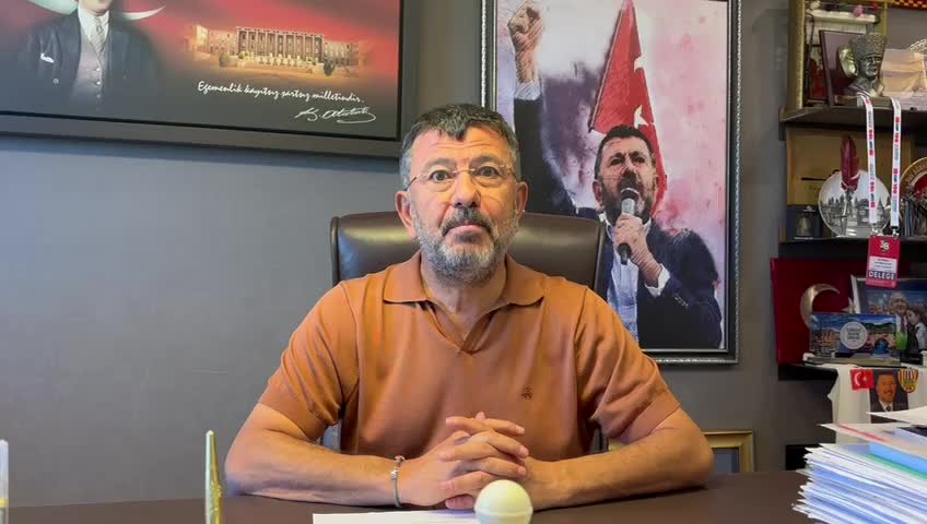 CHP'li Ağbaba'dan emeklilere sunulan ücretsiz şemsiye ve şezlonga tepki: "Emeklinin bırakın denize gitmeyi, otobüse binmeye parası yok"