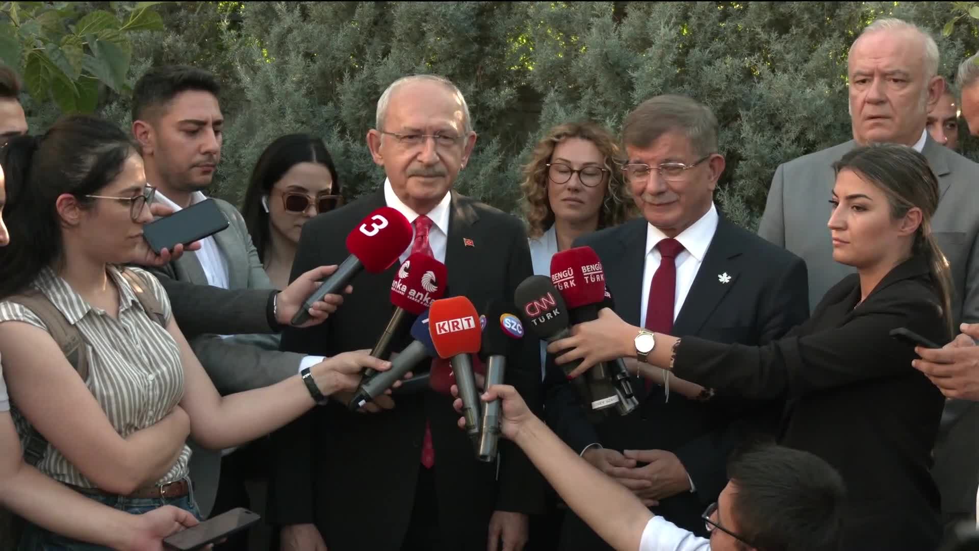 Ahmet Davutoğlu, Kemal Kılıçdaroğlu'nu ziyaret etti... Kılıçdaroğlu’ndan Akşener yanıtı:  Dava açacakmış, açsın ne olacak