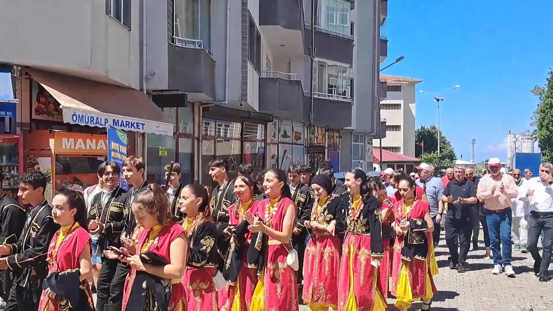 Bu yıl 20'ncisi düzenlenen Hopa Kültür Sanat ve Deniz Festivali başladı... Hopa Belediye Başkanı Utku Cihan: "Dopdolu bir festival hazırladık, tüm Artvin halkını davet ediyoruz”