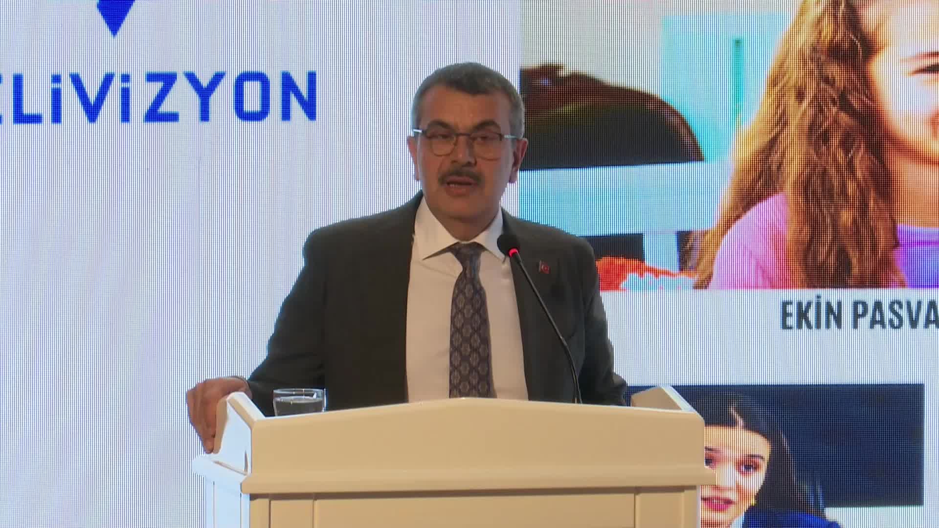 Bakan Tekin: "Karşılaştırdığımız ülkelerin üçte biri kadar kitap okuyup, çocuklarımızın onlar gibi kitap okuma alışkanlığı kazanmasını istersek bu işte tuhaflık olur"