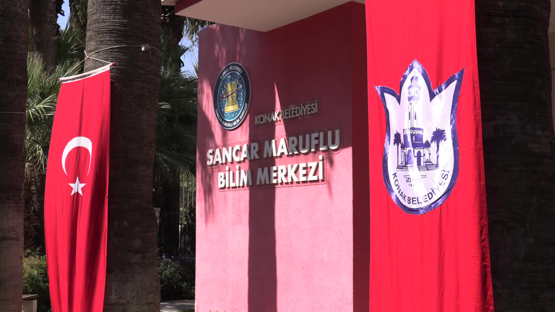 ‘İzmir Baba’ olarak bilinen gazeteci - yazar Sancar Maruflu vefatının üçüncü yılında Konak’ta anıldı