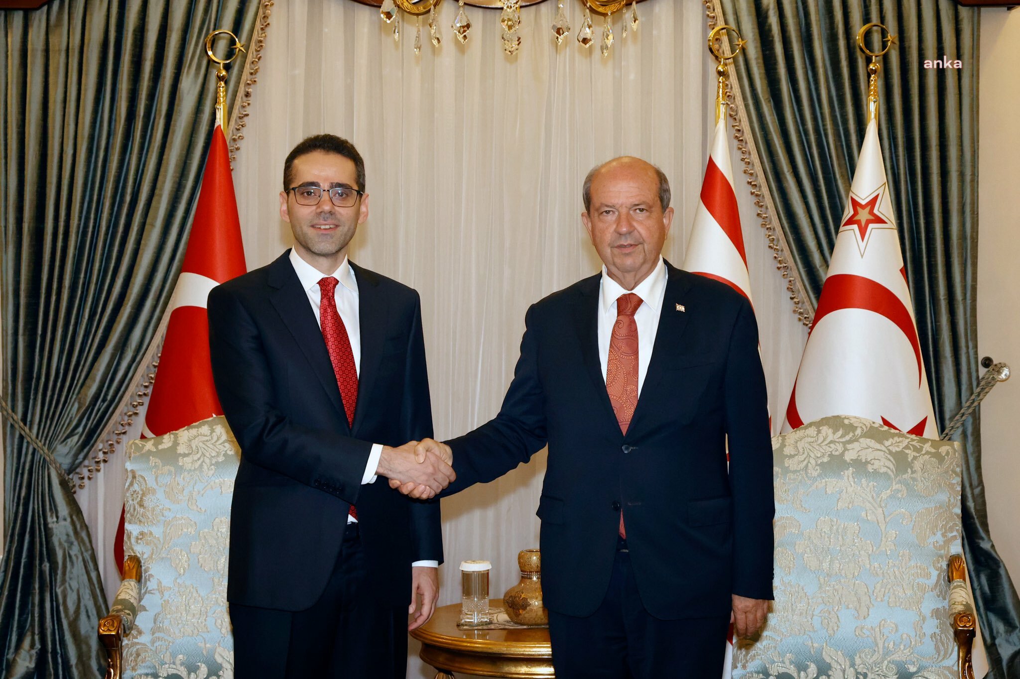 Yasin Ekrem Serim, KKTC Cumhurbaşkanı Ersin Tatar'a güven mektubunu sundu