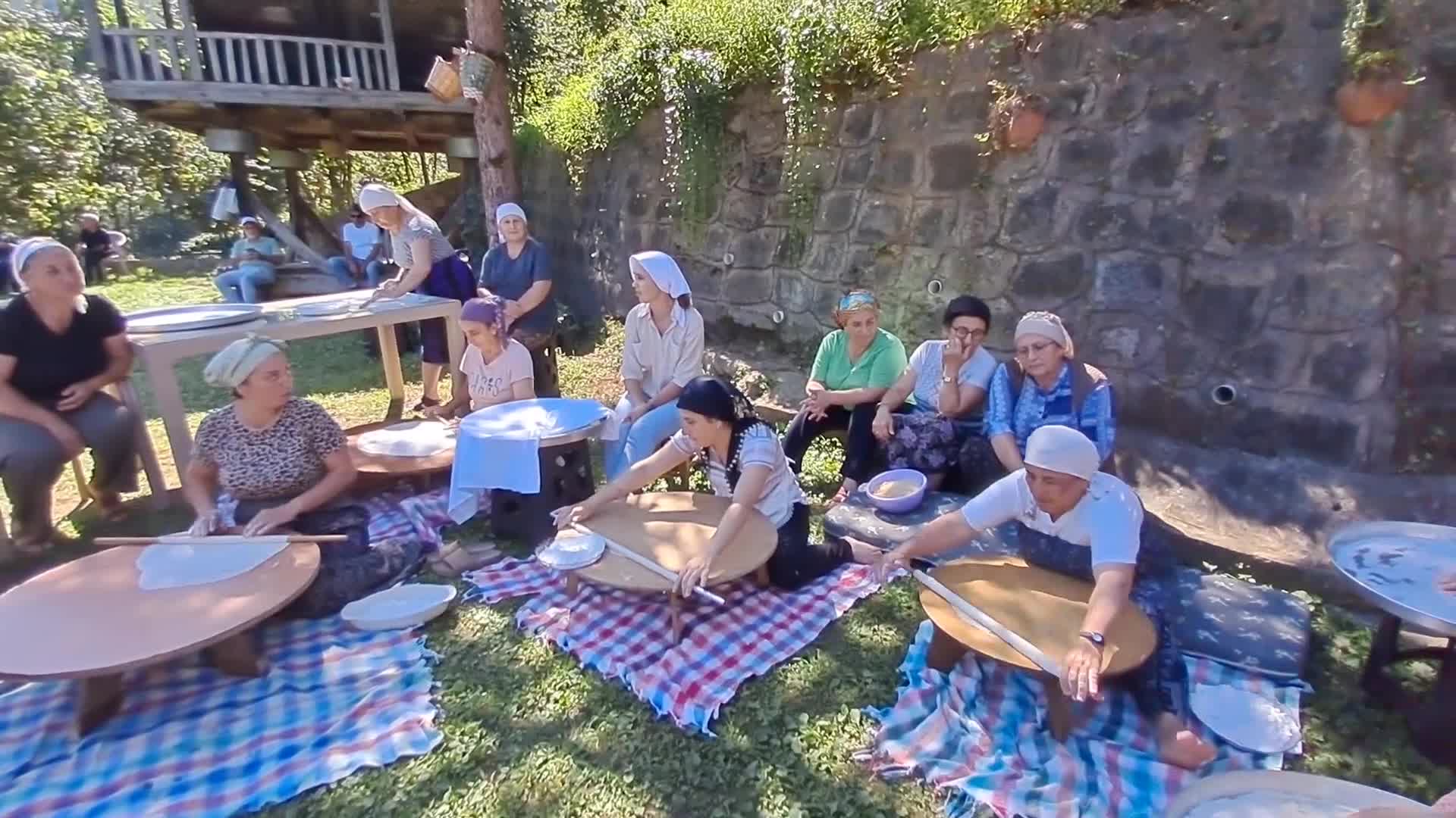 Hopa Belediyesi Kültür, Sanat ve Deniz Festivali kapsamında Hendek’te şenlik düzenlendi