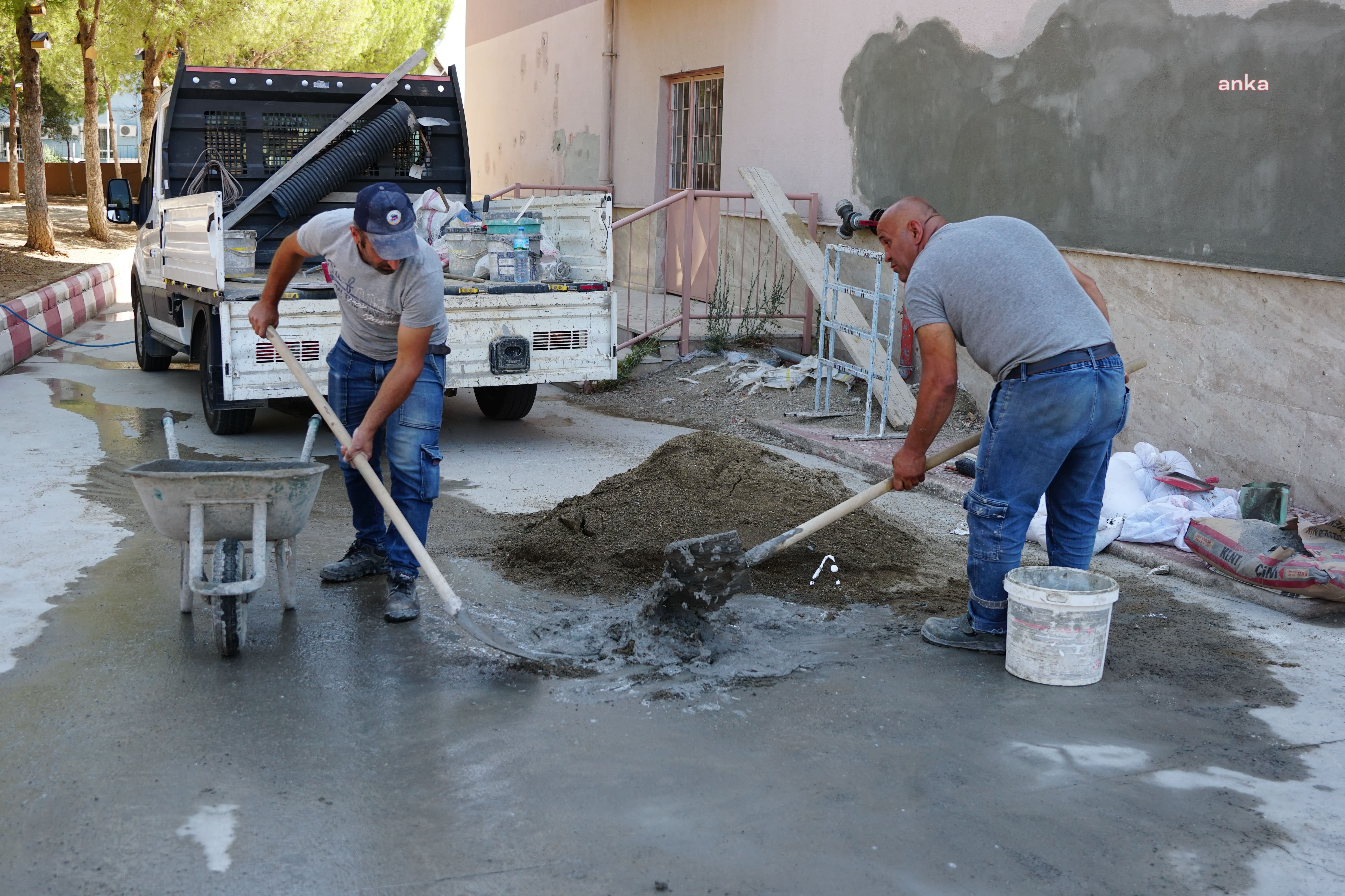 Kemalpaşa Belediyesi'nden 26 okula tadilat desteği