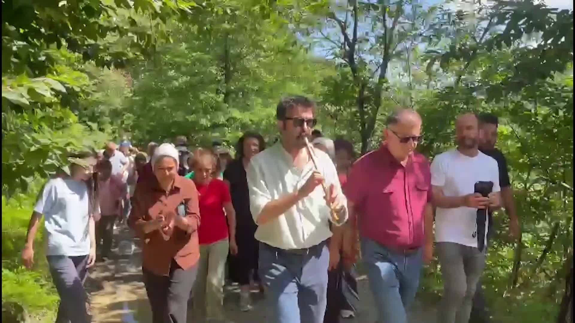 Borçka Çifte Köprü'de yapılması planlanan turizm projesine yürüyüşlü protesto...Utku Cihan: "Burada bir şeyler yapılacaksa buna halk karar verecek"