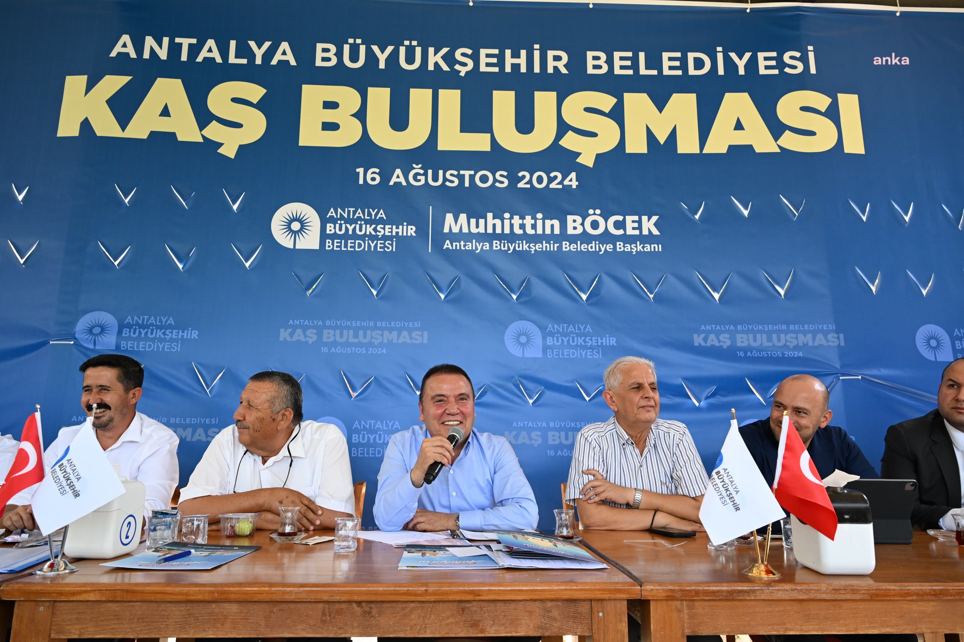 Antalya Büyükşehir Belediye Başkanı Böcek, Kaş'ta muhtarlarla buluştu
