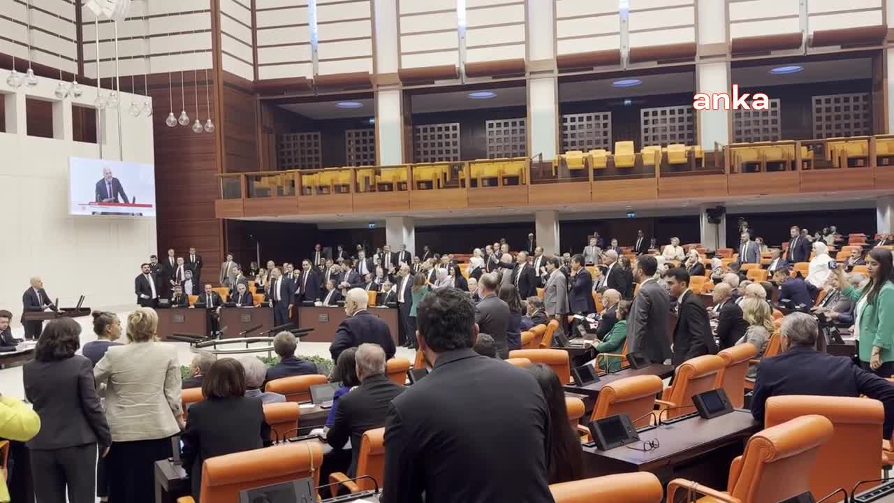 TBMM’de muhalefet milletvekillerine saldırı dış basında: "Darp edilen kadın milletvekilinin kanı parlamento kürsüsüne sıçradı"