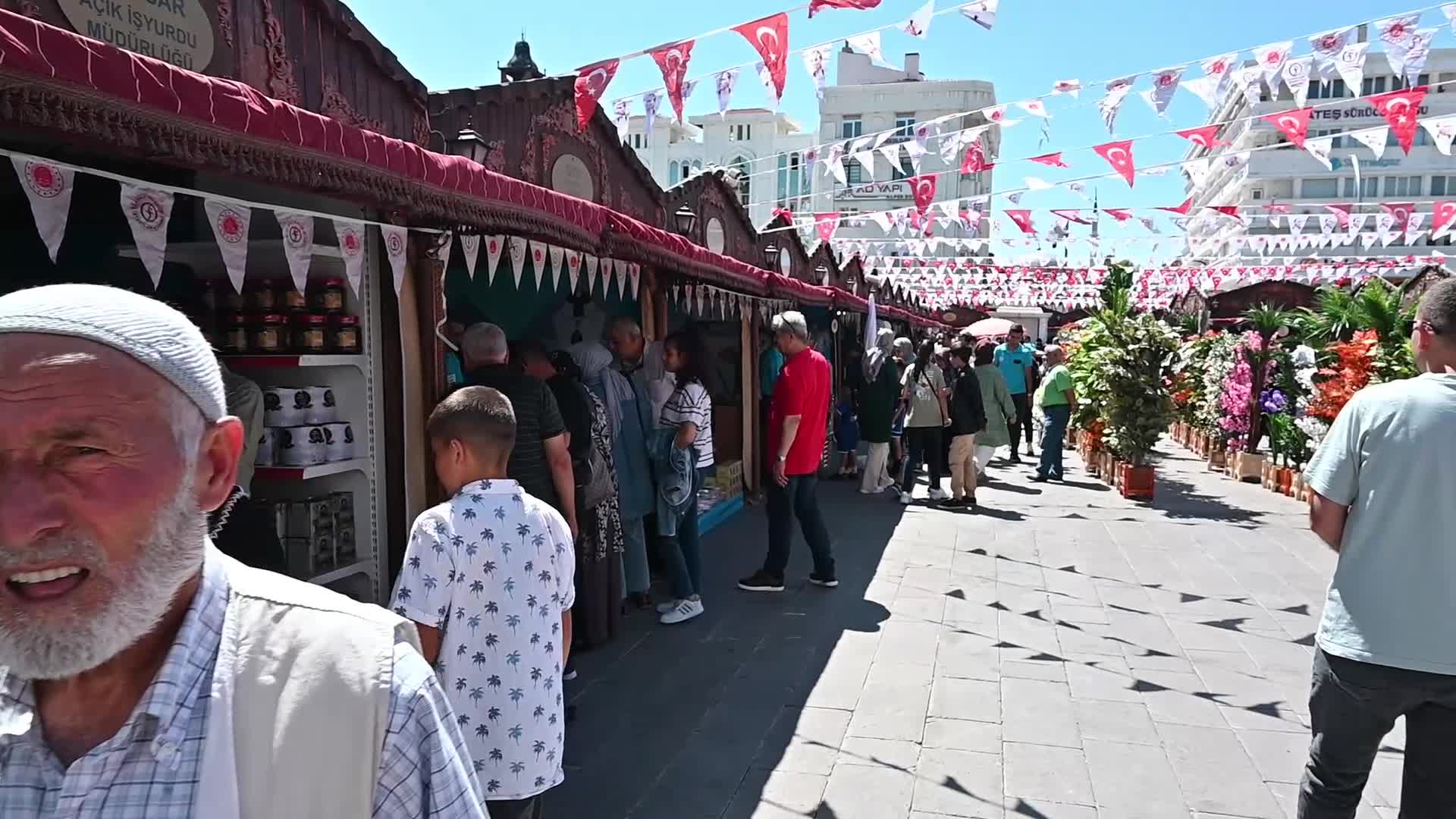 Yozgat’ta İş Yurtları Ürün ve El Sanatları Fuarı açıldı