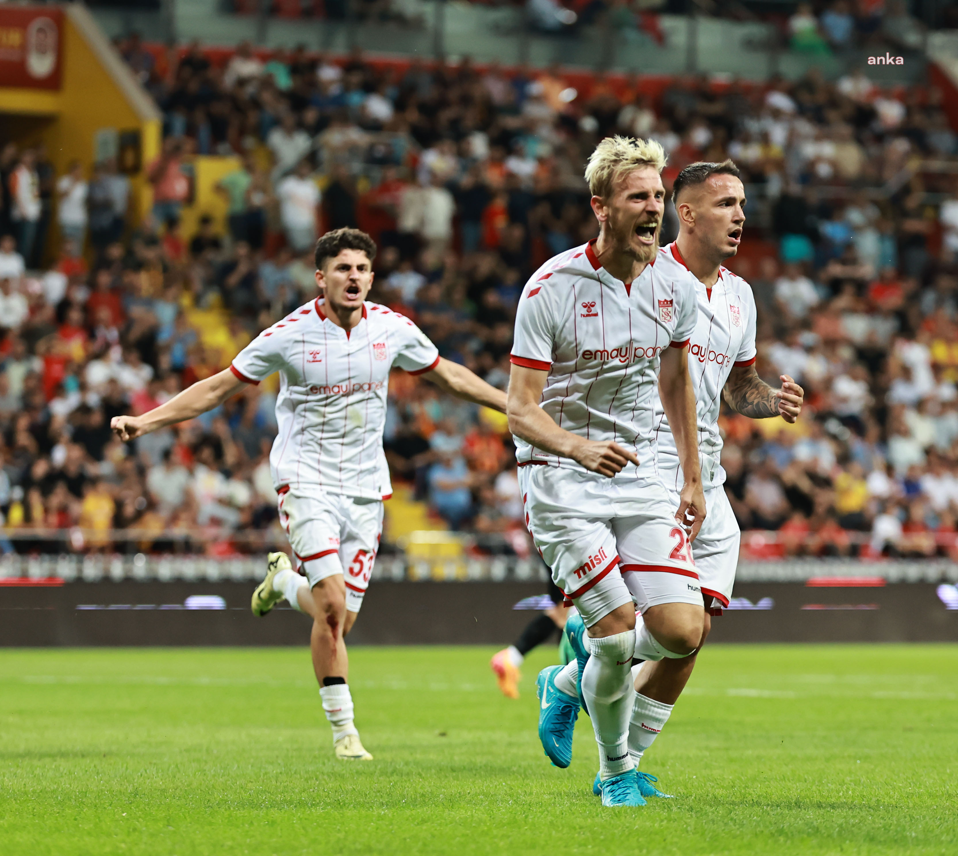 Sivasspor, Kayseri deplasmanından 2-1 galip ayrıldı
