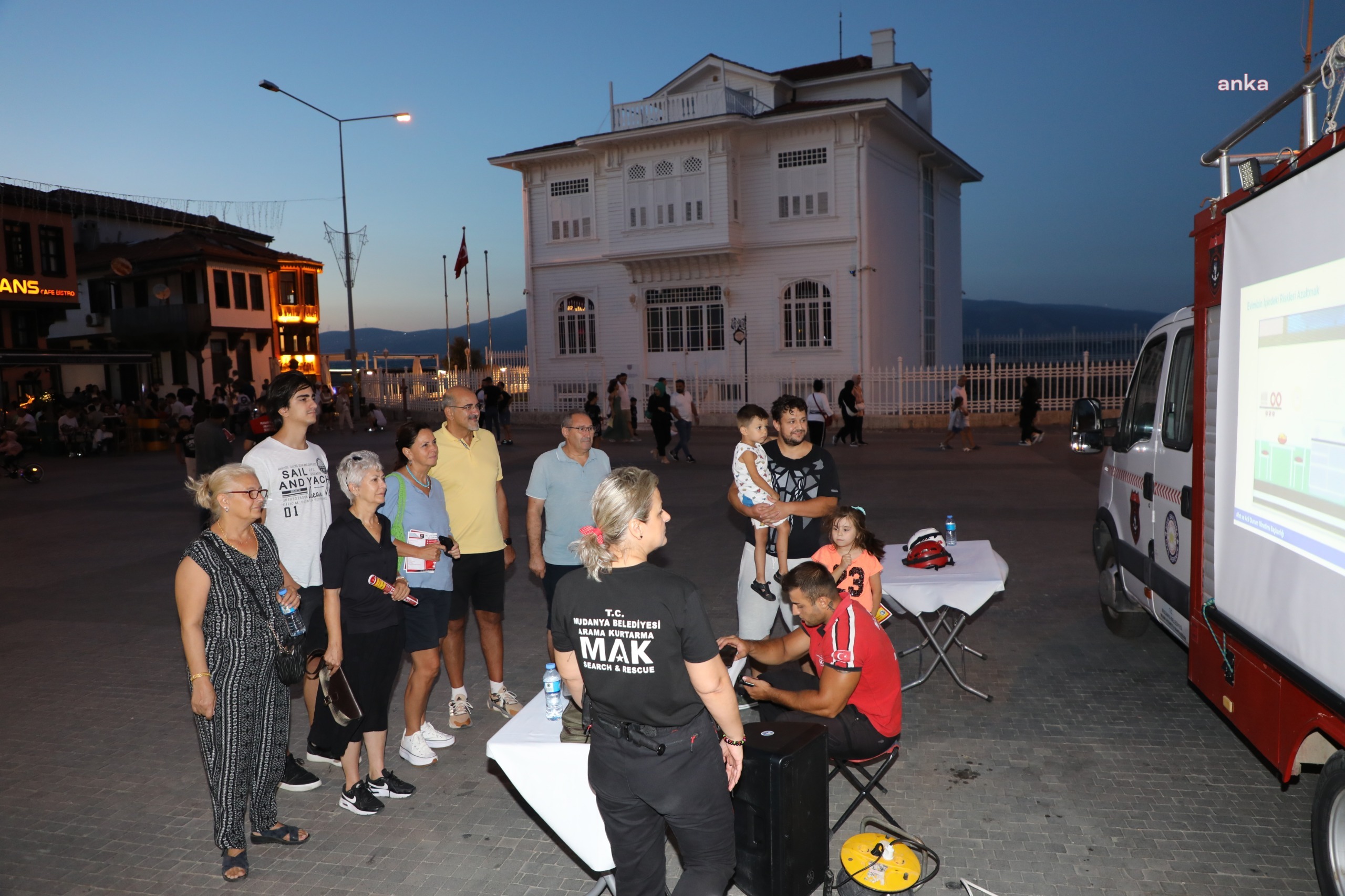 Mudanya Belediyesi'nden deprem farkındalık sergisi