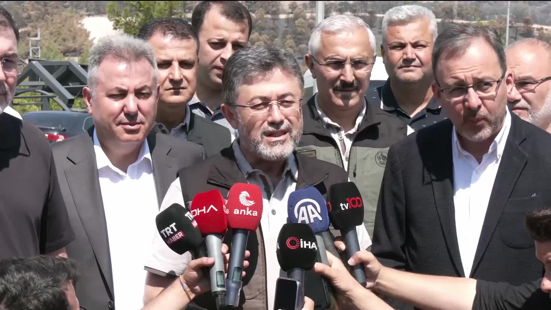 Tarım ve Orman Bakanı İbrahim Yumaklı: ''Üç yangın kontrol altına alındı, beş yangın devam ediyor''
