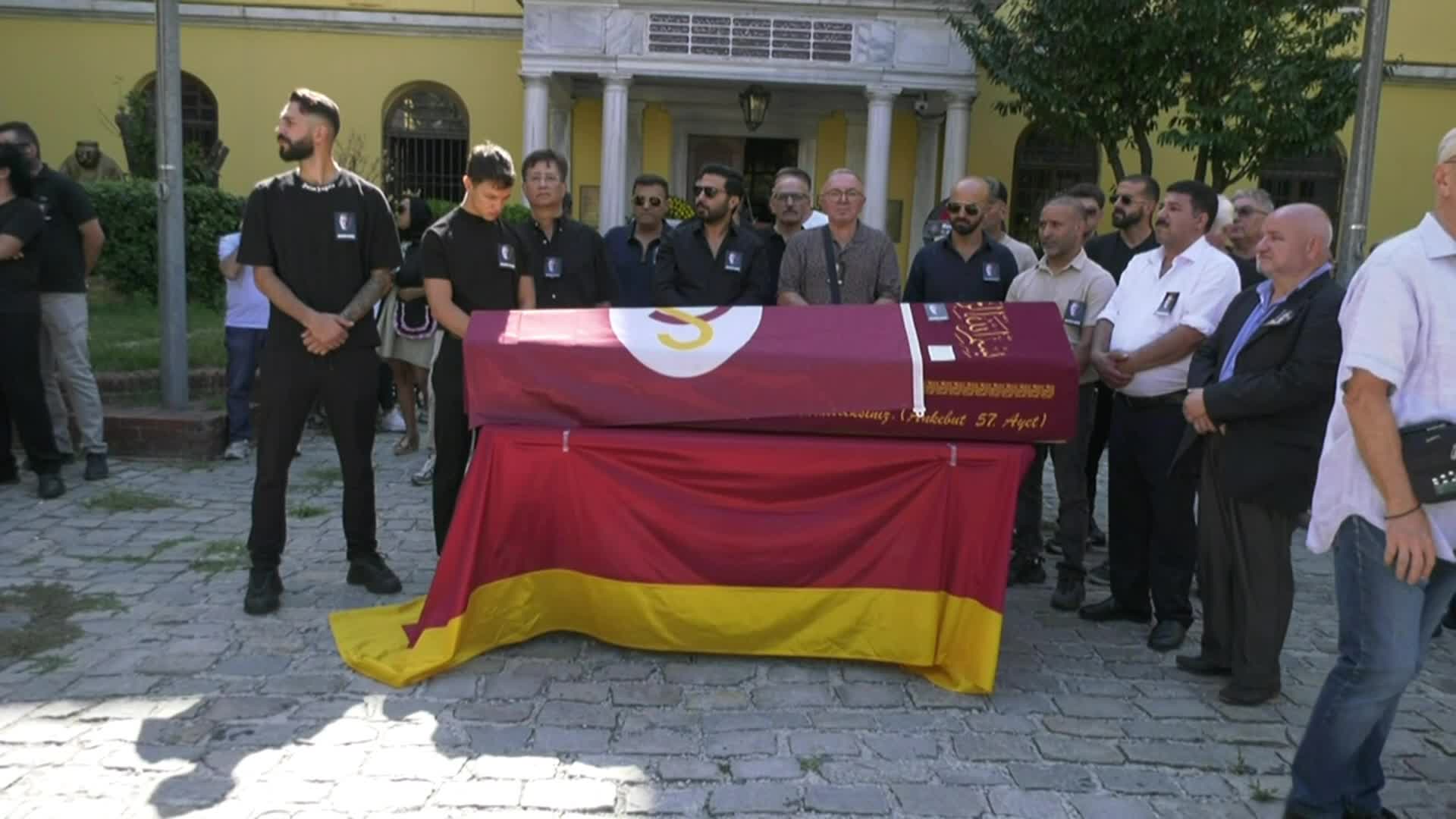 Usta oyuncu Aydemir Akbaş için Galatasaray Lisesi'nde tören düzenlendi