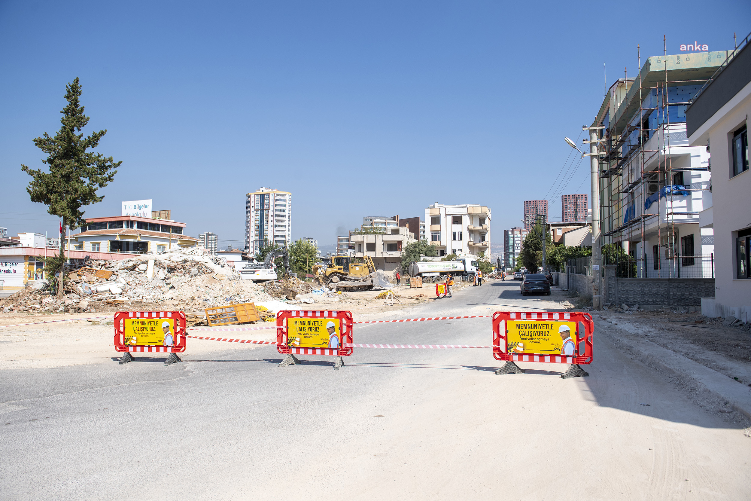 Mersin Büyükşehir, yol çalışmalarını sürdürüyor