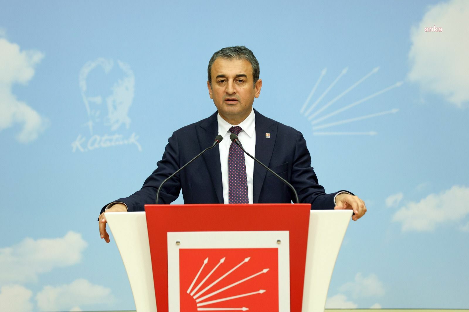 Burhanettin Bulut: “Baskın gibi gerçekleştirilen vergi denetimleri, eczacıların sağlık hizmeti vermesini engelliyor”
