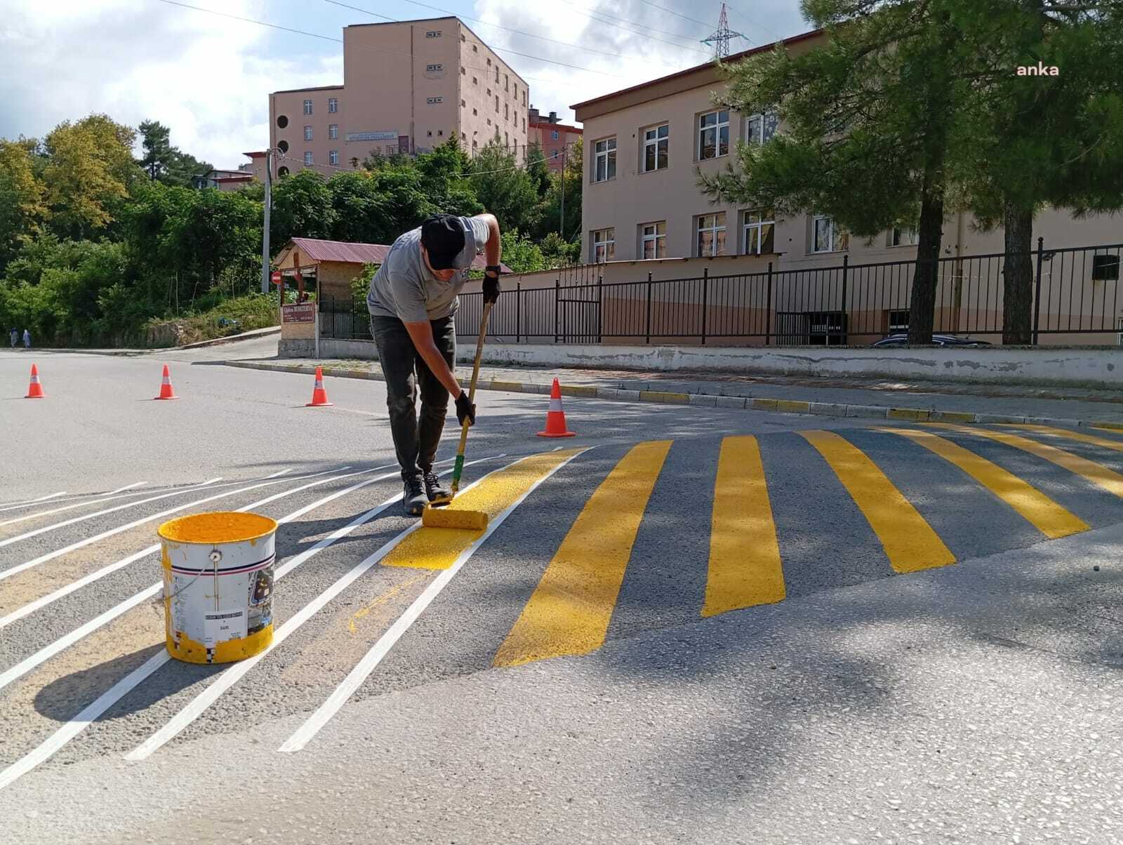 Giresun Belediyesi, eğitim öğretim dönemi öncesinde yaya geçitlerini yeniliyor