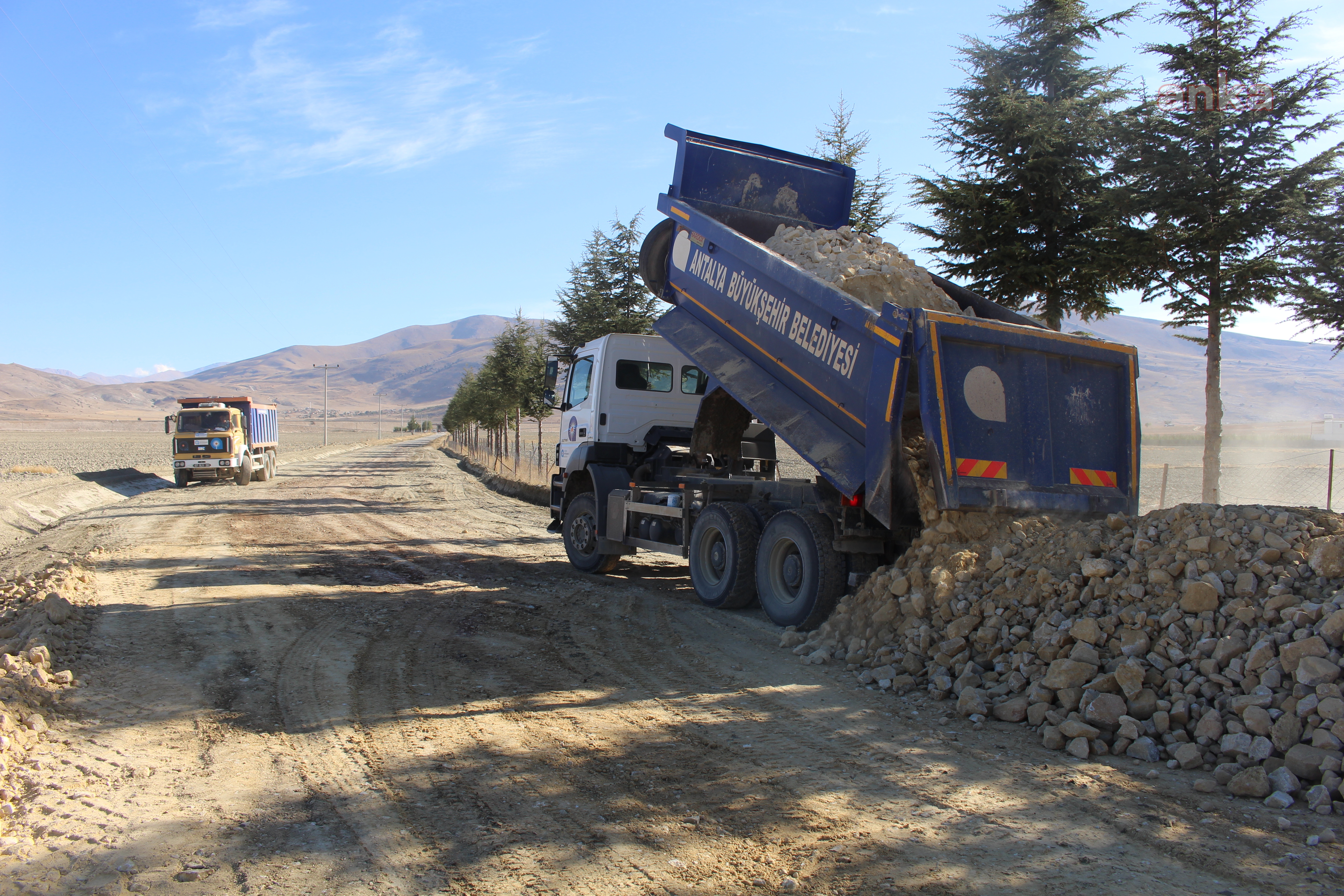 KORKUTELİ KARABAYIR GRUP YOLUNDA STABİLİZE YOL ÇALIŞMASI