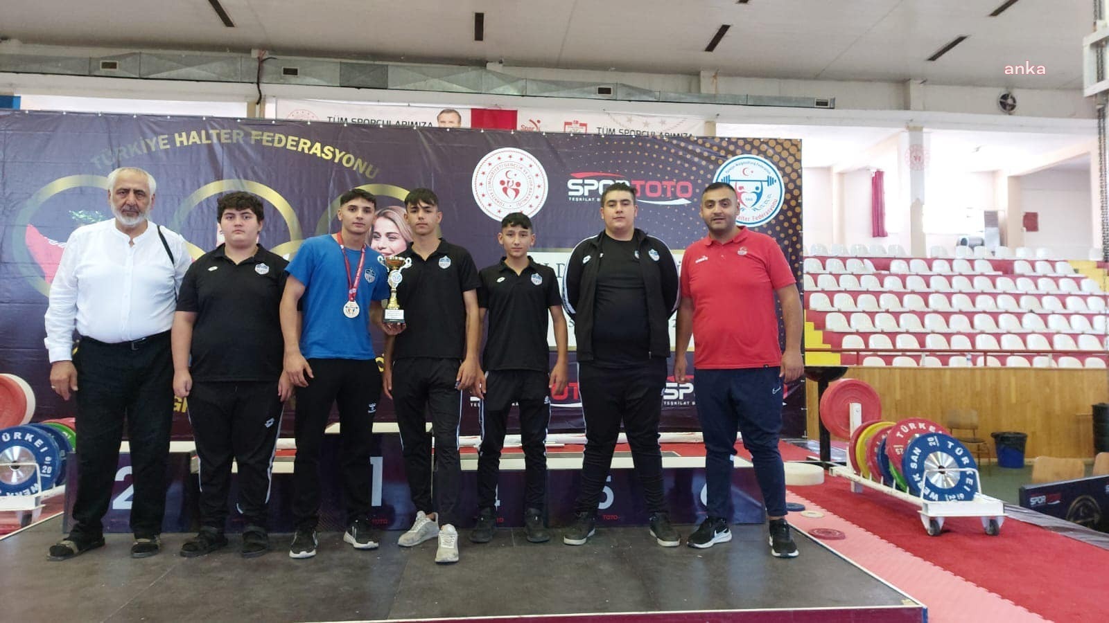 Kahramankazan Belediyespor Kulübü'nün sporcusu Ergün, Türkiye Halter Şampiyonası'nda şampiyon oldu