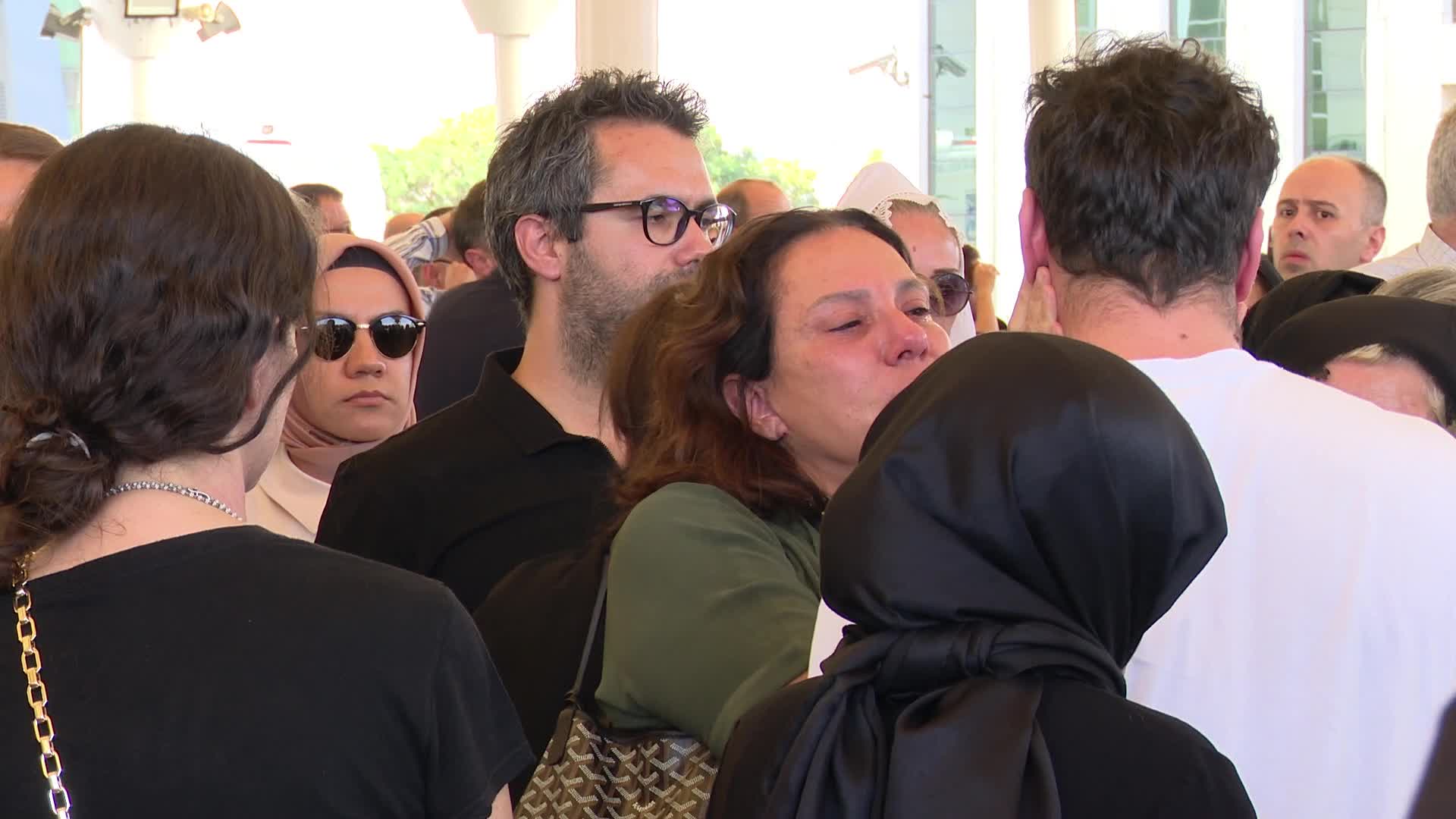 Volkan Gültekin'in annesi son yolculuğuna uğurlandı