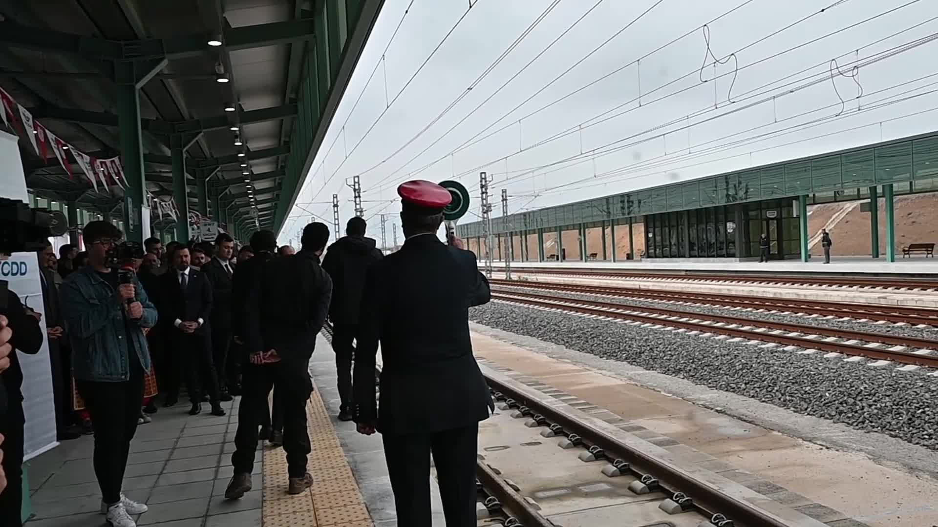 Açılışı 8 kez ertelenen Ankara-Sivas YHT hattının Yozgat’taki son garı da açılışa hazırlanıyor