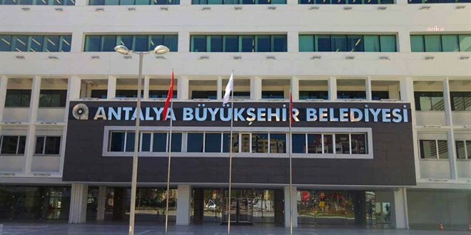 Antalya Büyükşehir Belediyesi'nden ''464 bin liralık ceza'' açıklaması: "Bu durum bölgedeki yüzme alanlarının su kalitesini kesinlikle etkilememiştir"