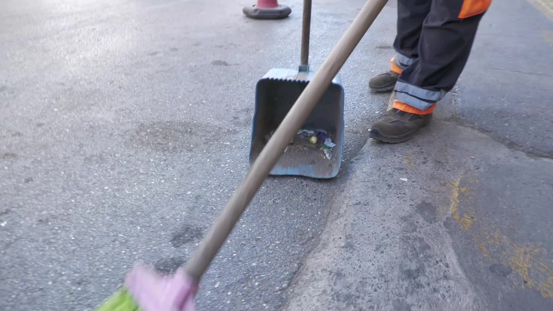 Esenyurt Belediyesi'nin temizlik seferberliği sürüyor